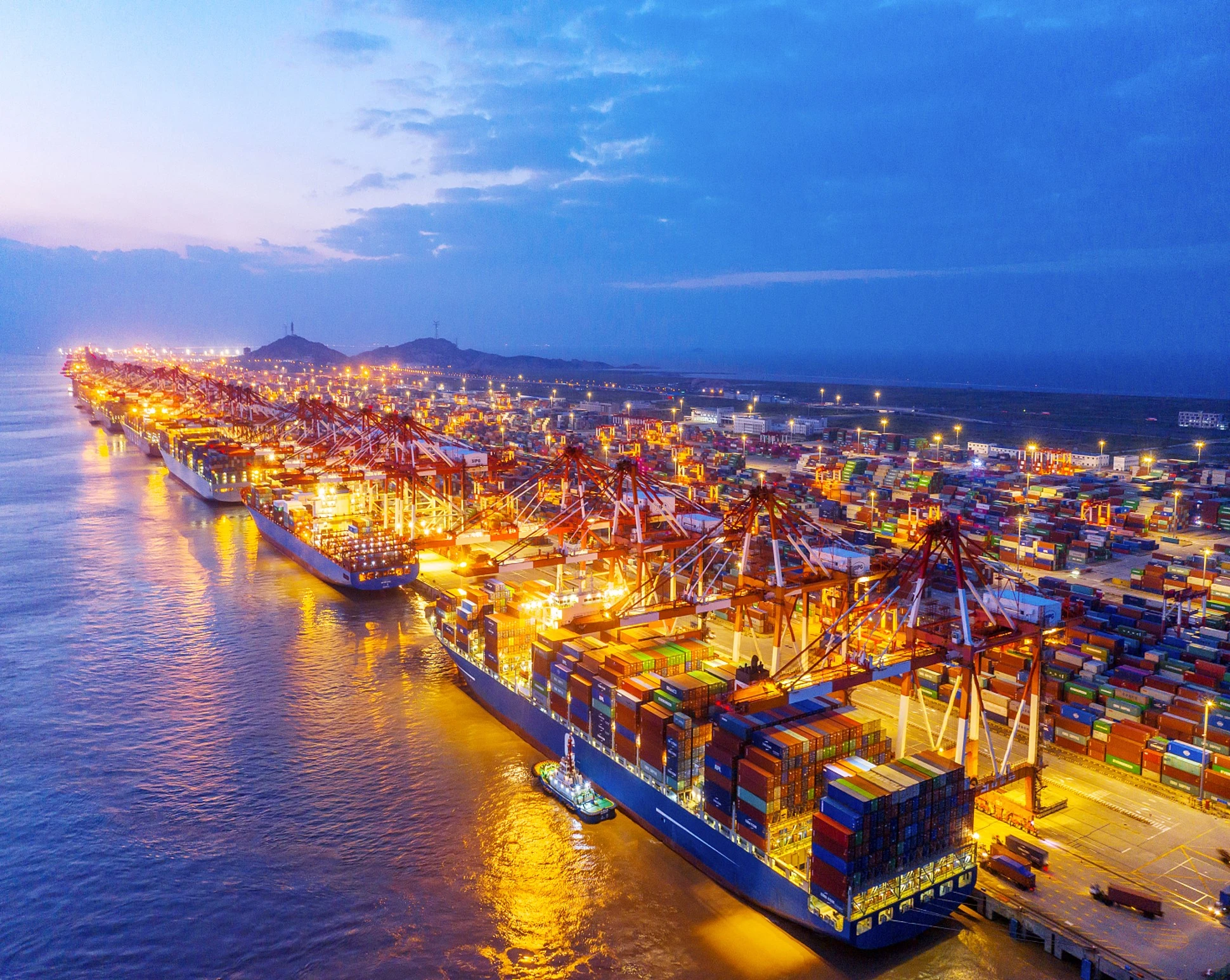 Container handler: lift speed in tight lanes