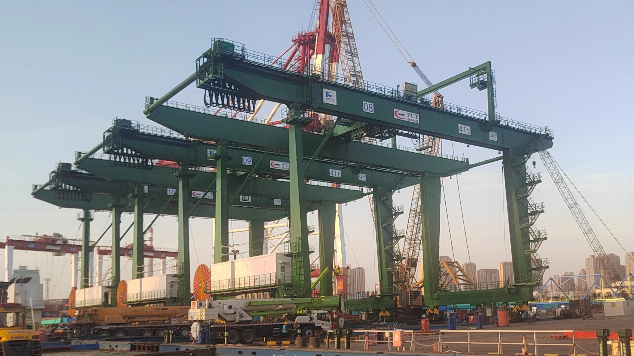 Container handler: less sway means fewer impacts