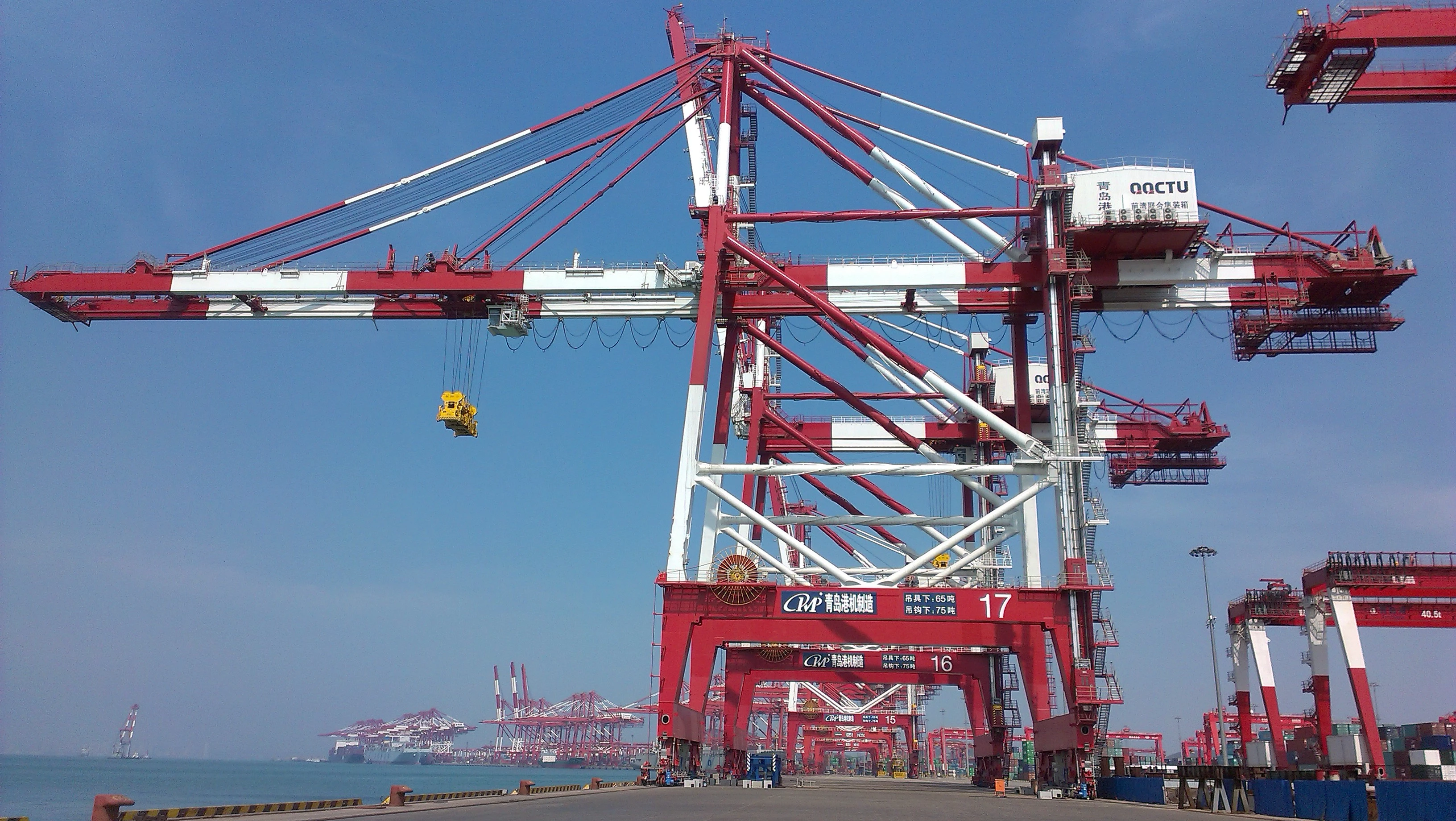 Ship crane blind-spot sensing solutions for crane safety