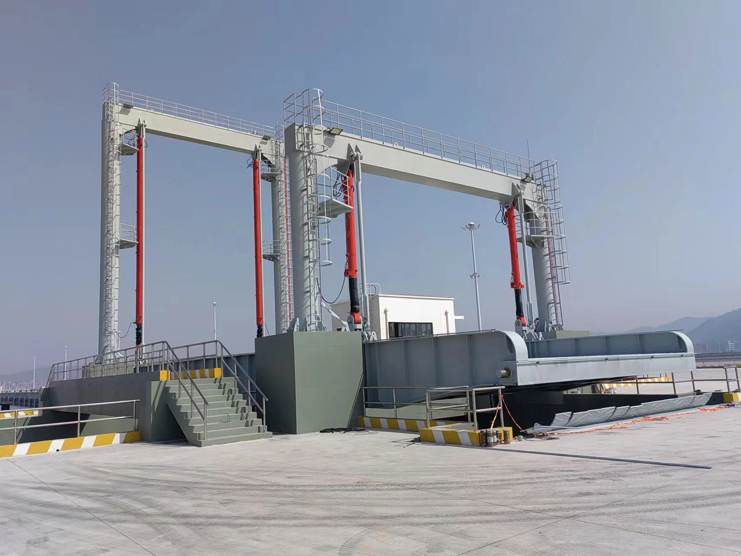 Container handling equipment remote monitoring ROI