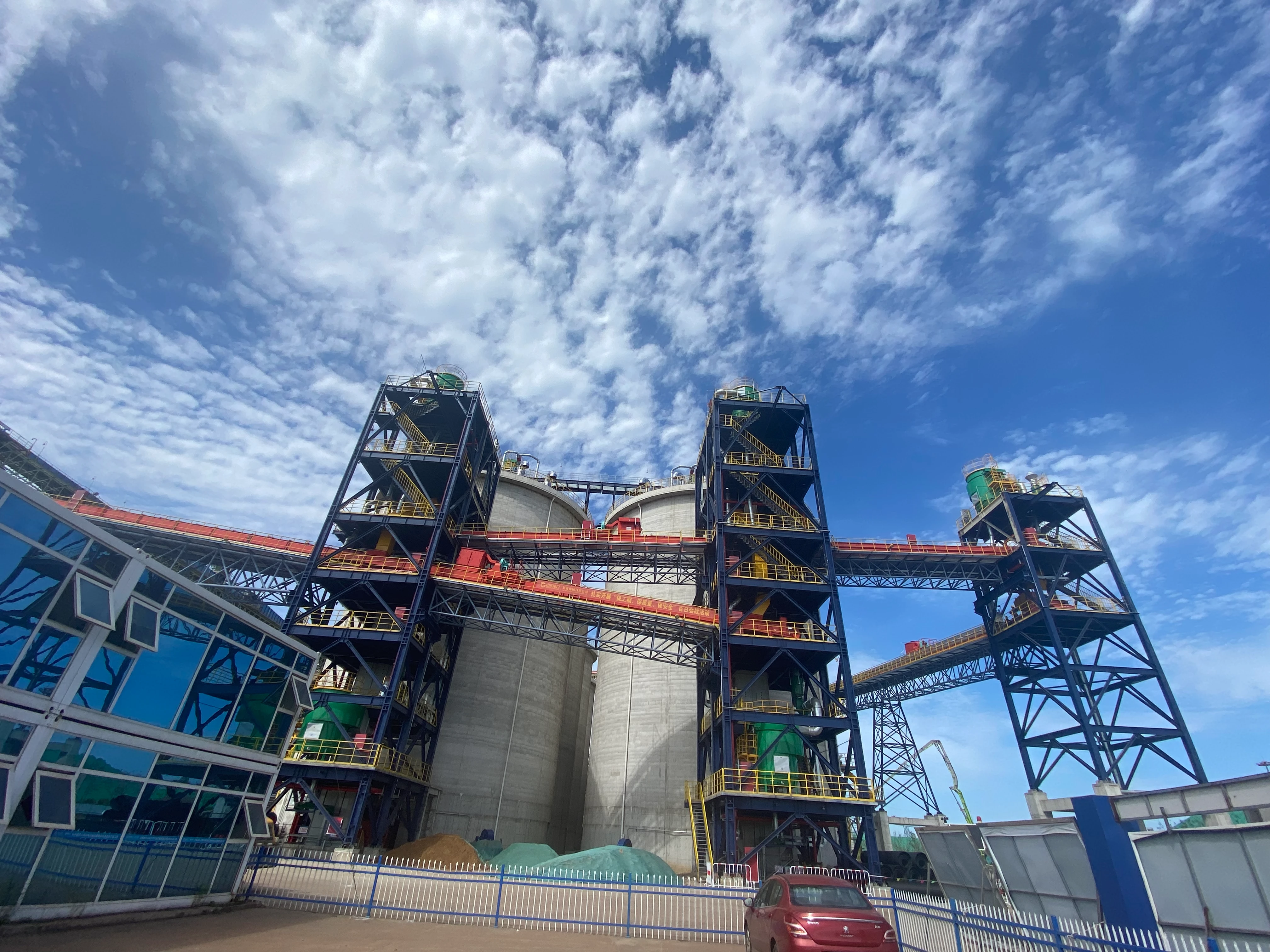 Portal crane: hoist speed vs brake wear