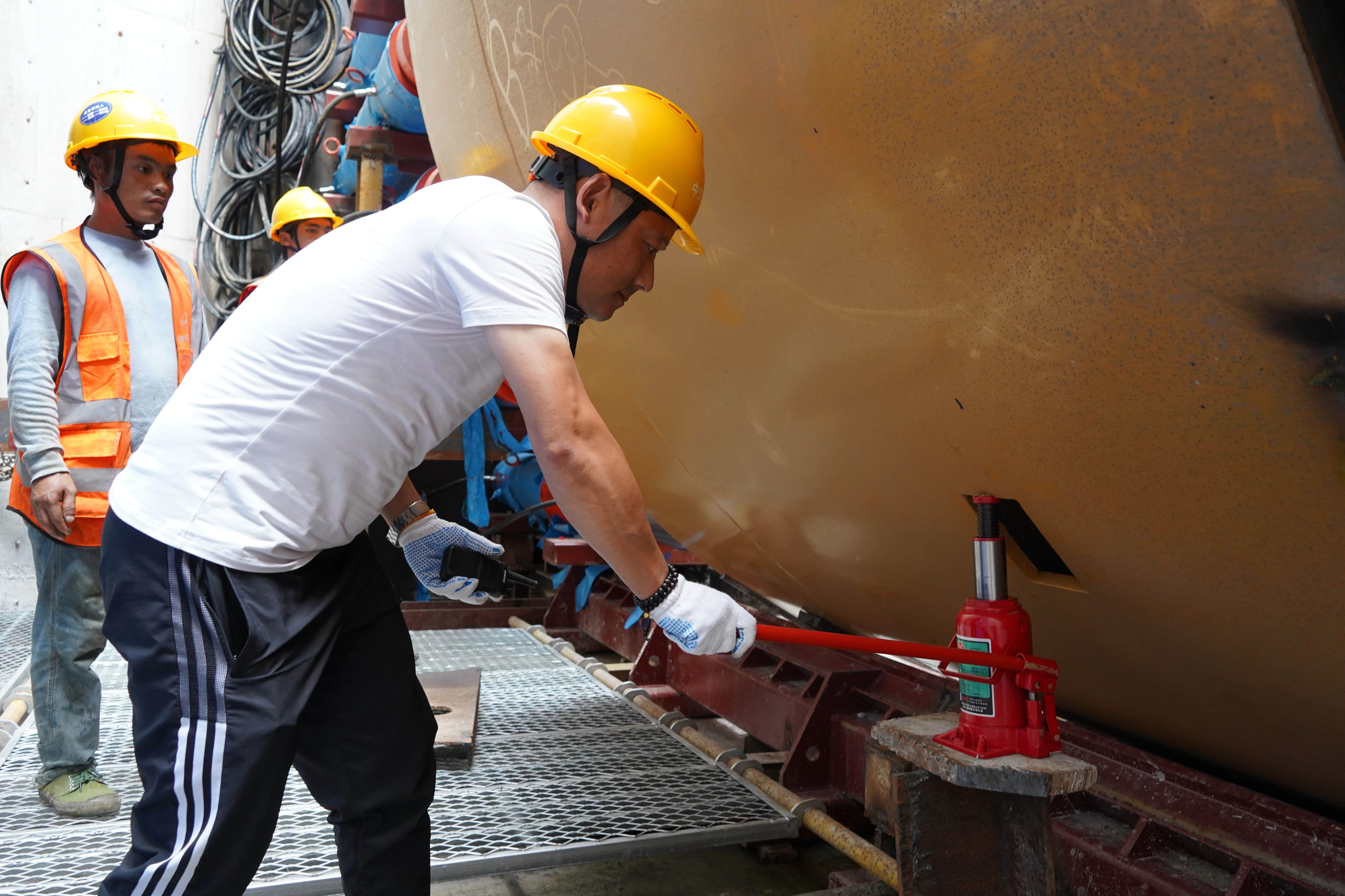 Thrust balance makes TBM tunnel advance rates predictable