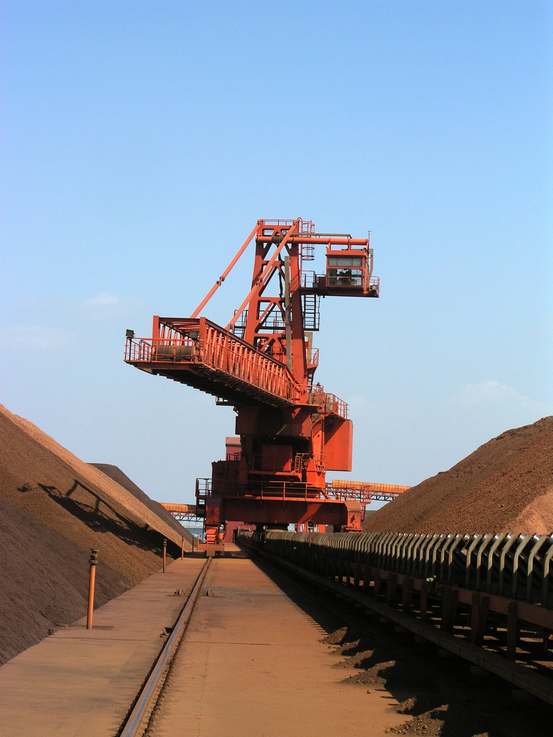 Portal crane safety zones: set them right