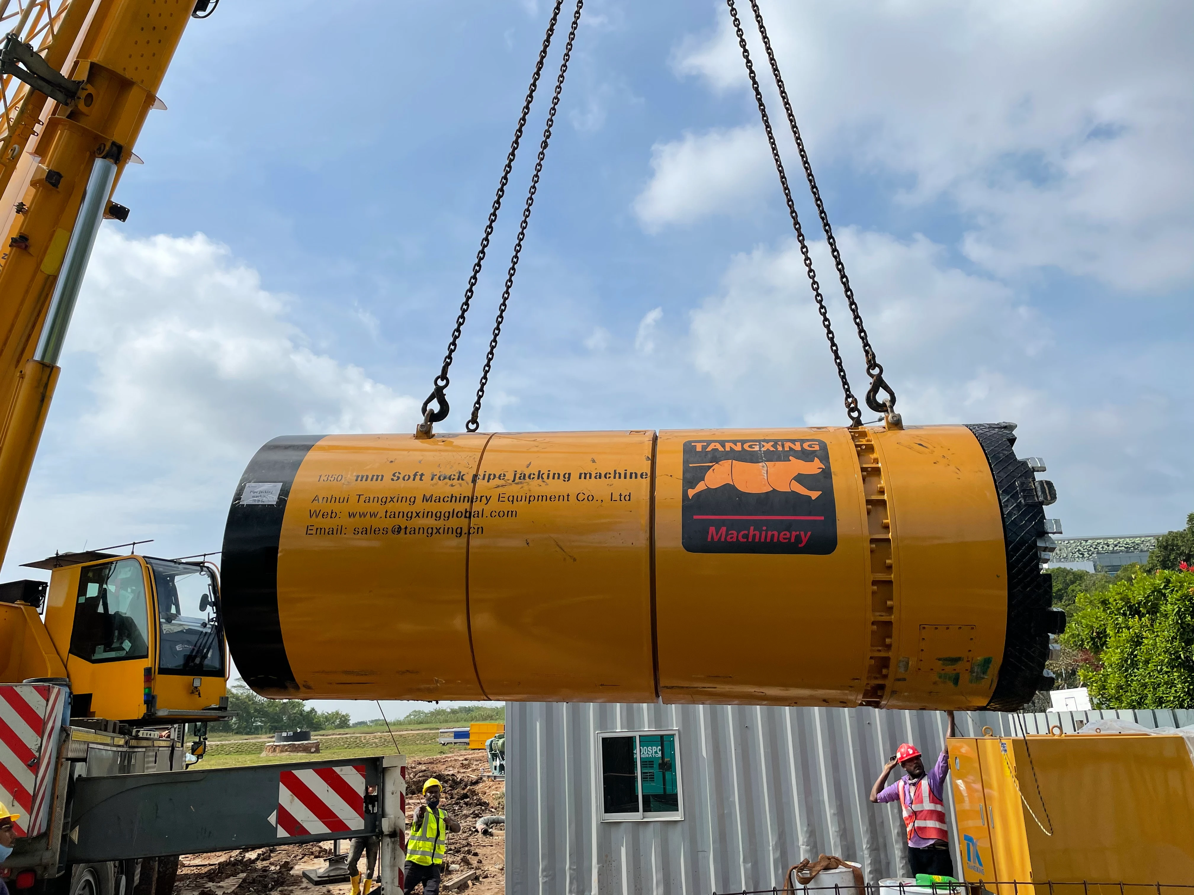 Stable pressure helps a TBM tunnel avoid face collapse