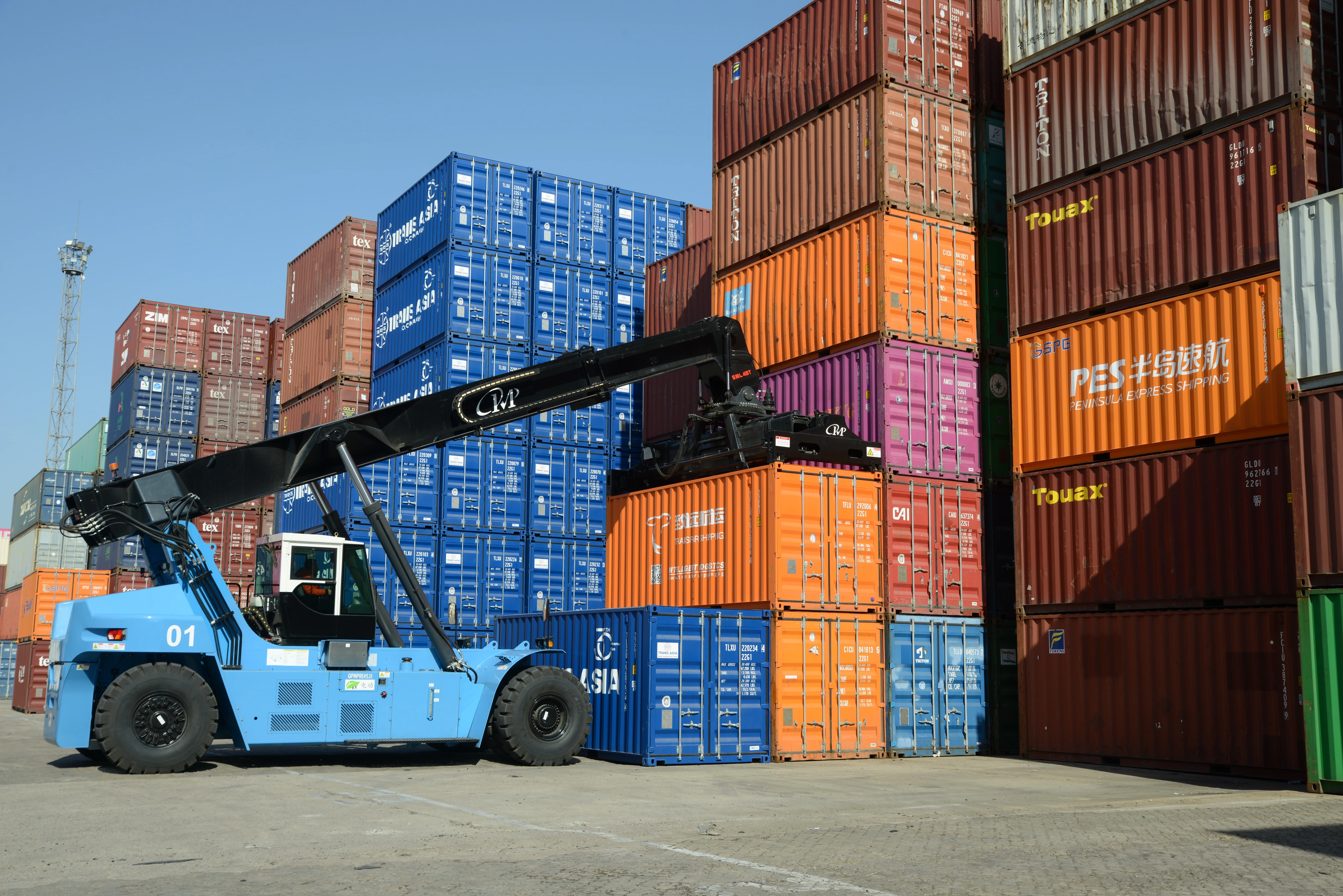 Container gantry crane: stop spreader-to-box impacts