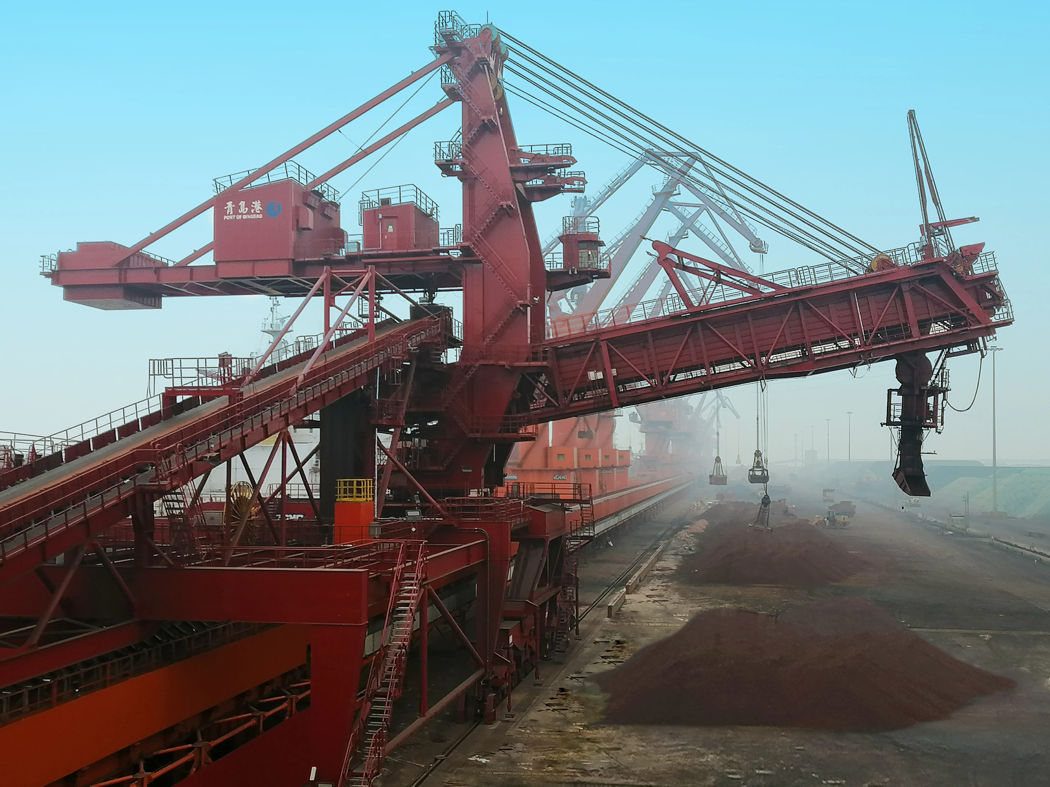 Portal crane: fog operations without blind risk