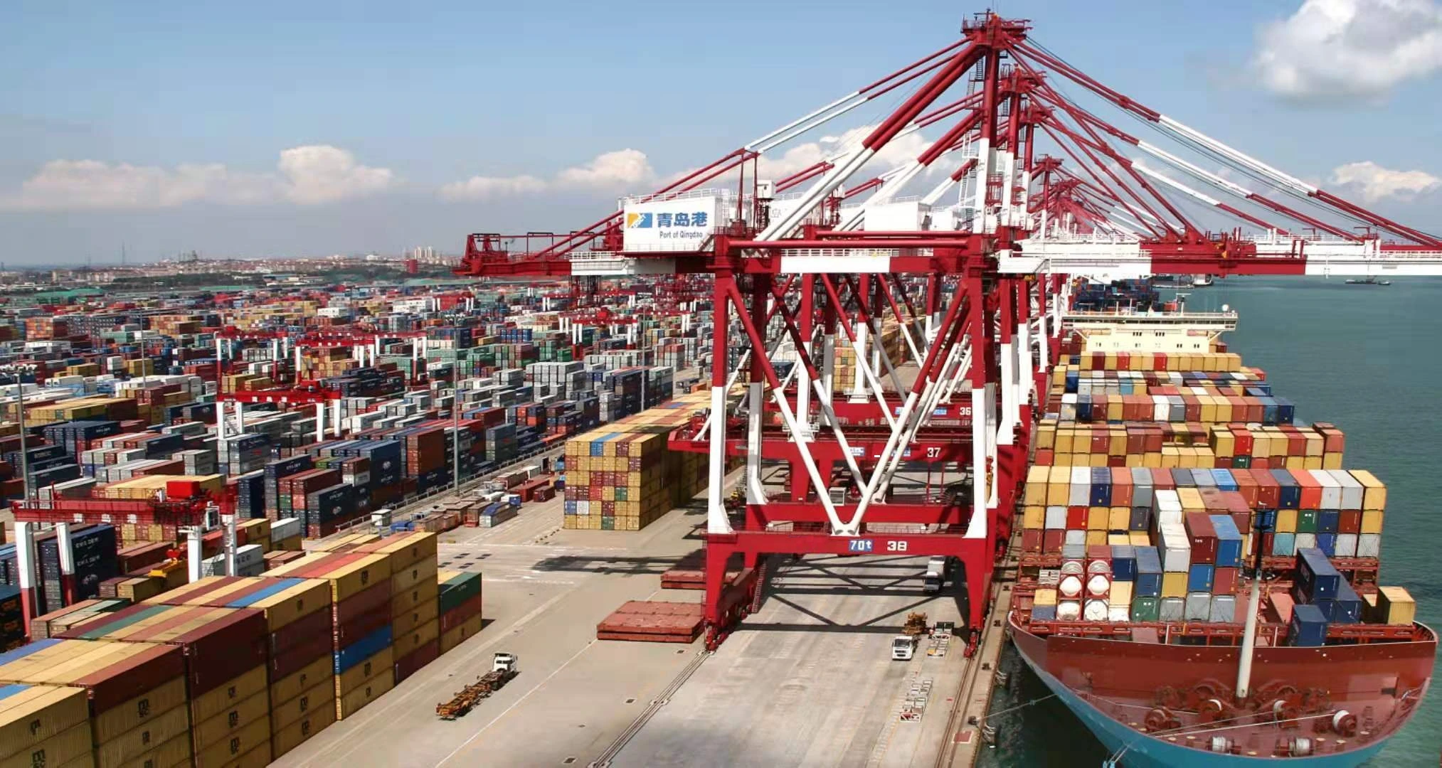 Port crane: pick success reduces damage claims