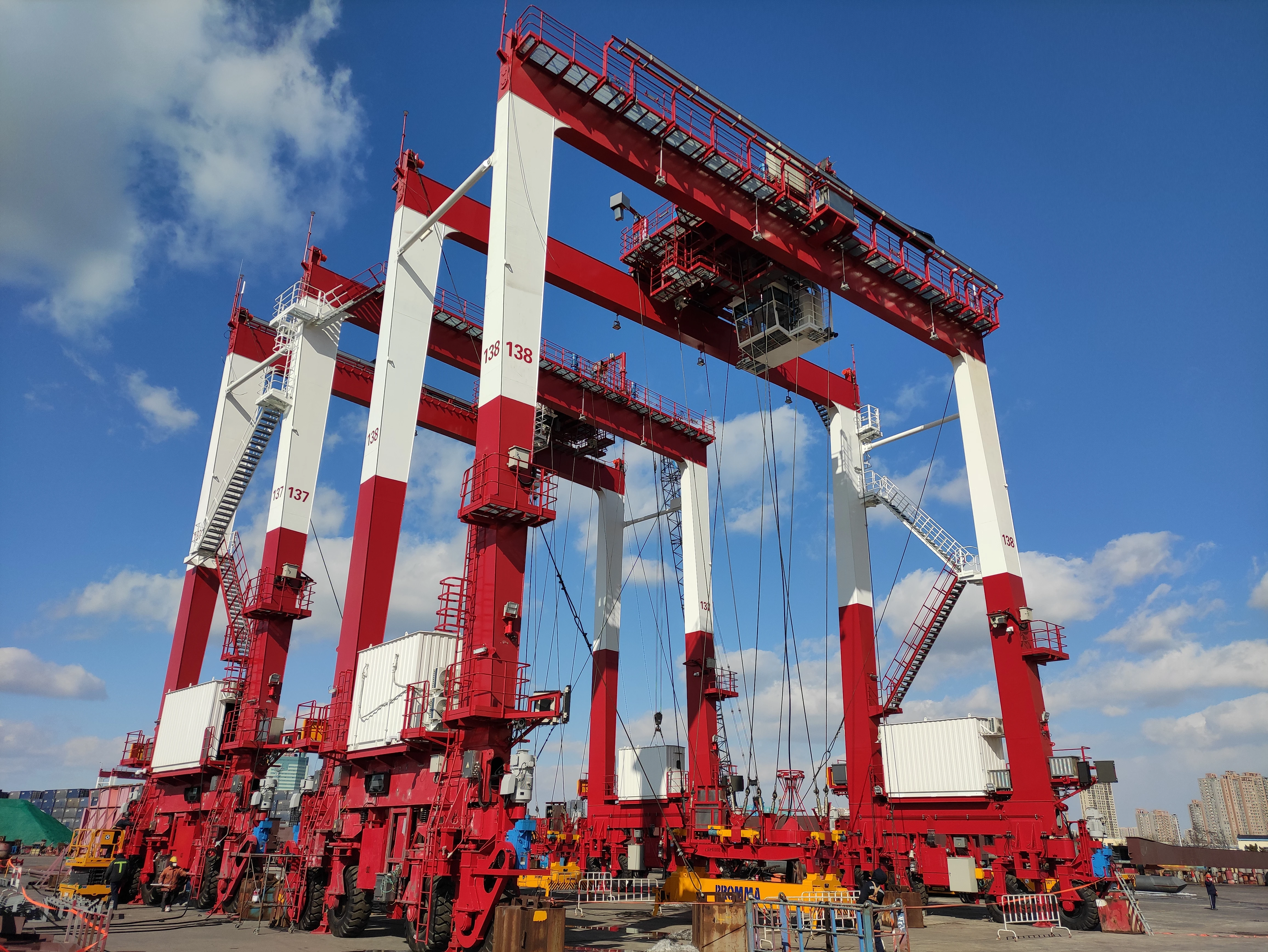 Cargo crane: path planning reduces near misses