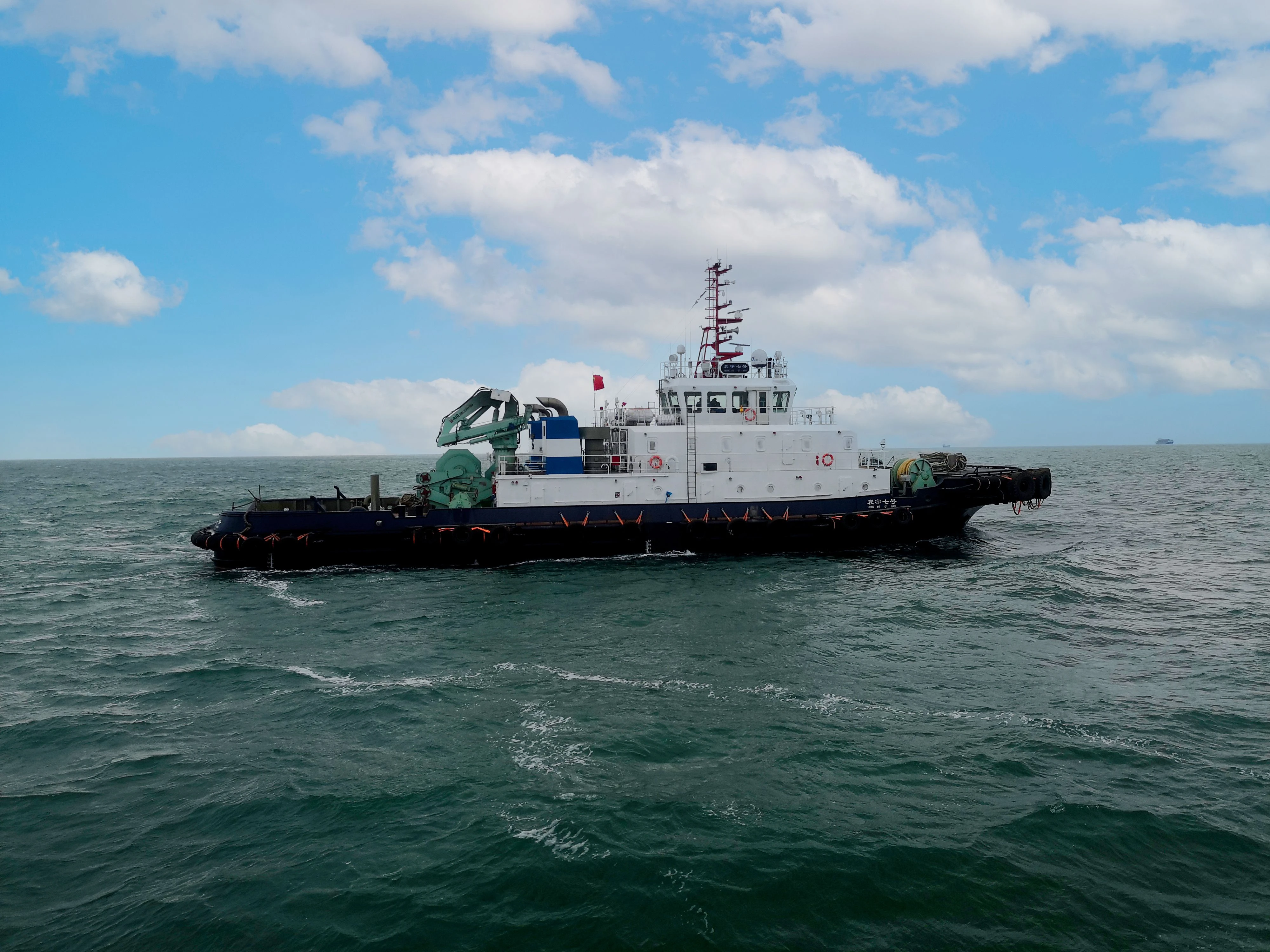Container vessel tracking enables better path planning