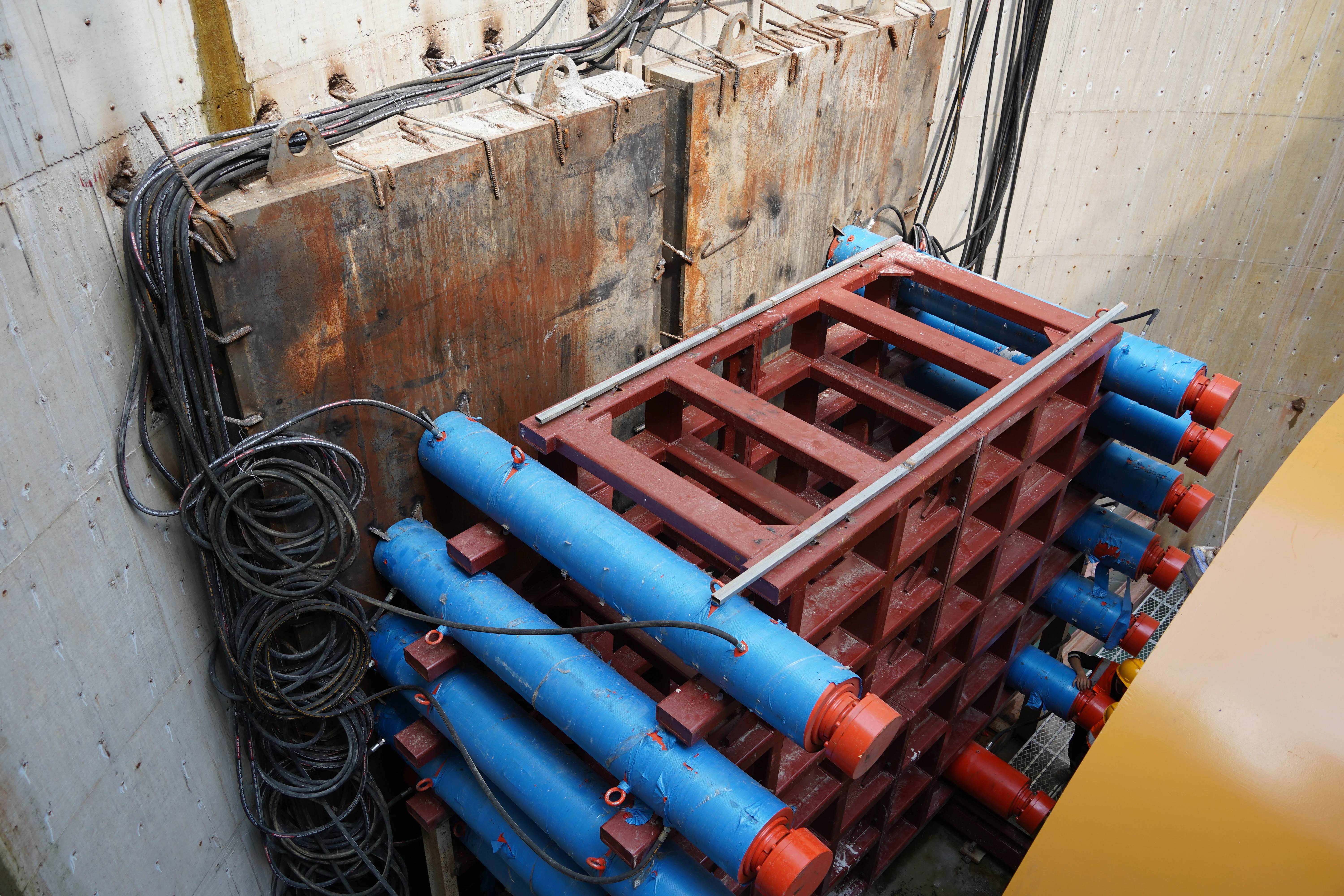 High thrust raises hydraulic heat on the TBM machine