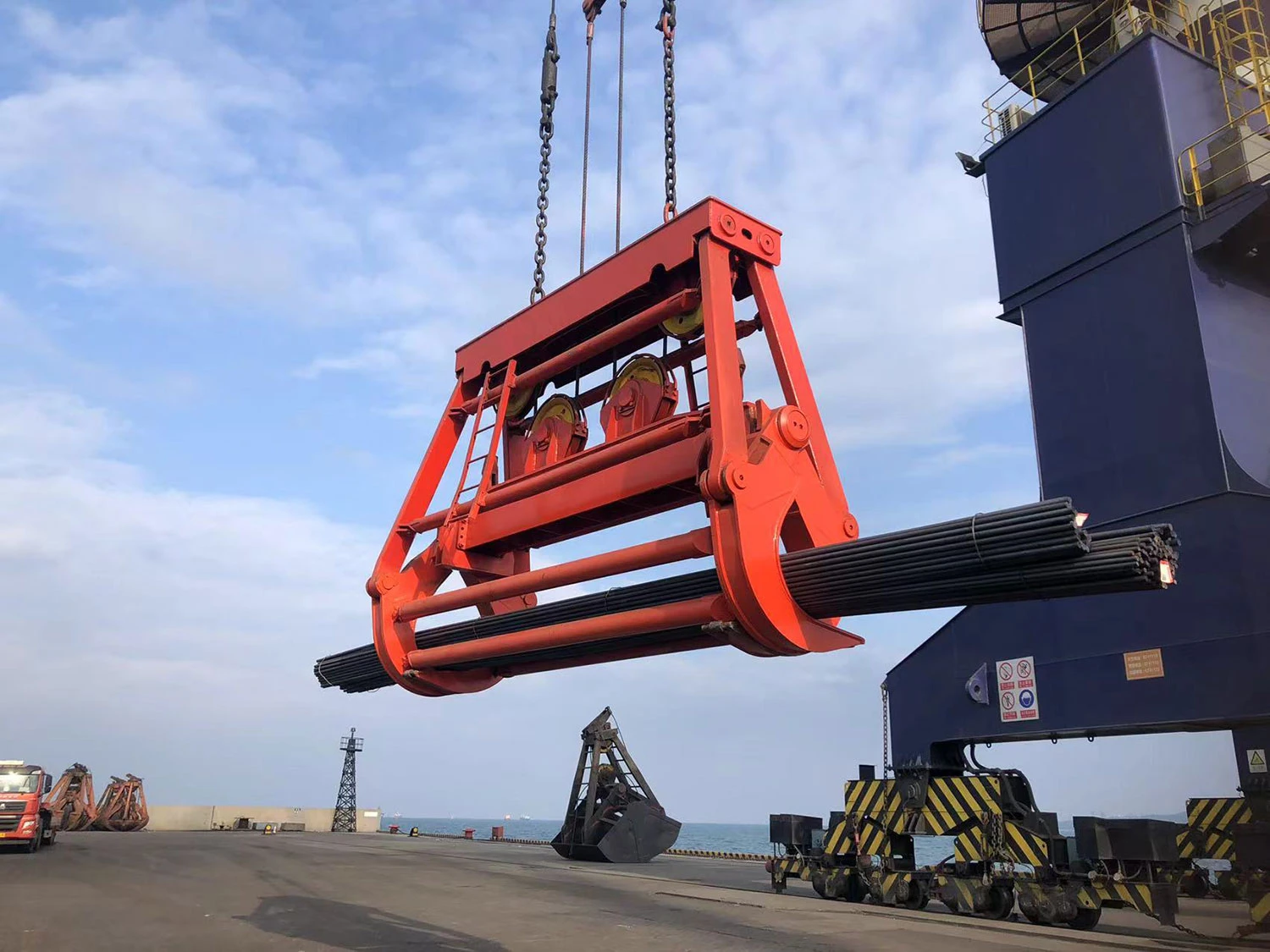 Container gantry crane remote monitoring reduces blind checks
