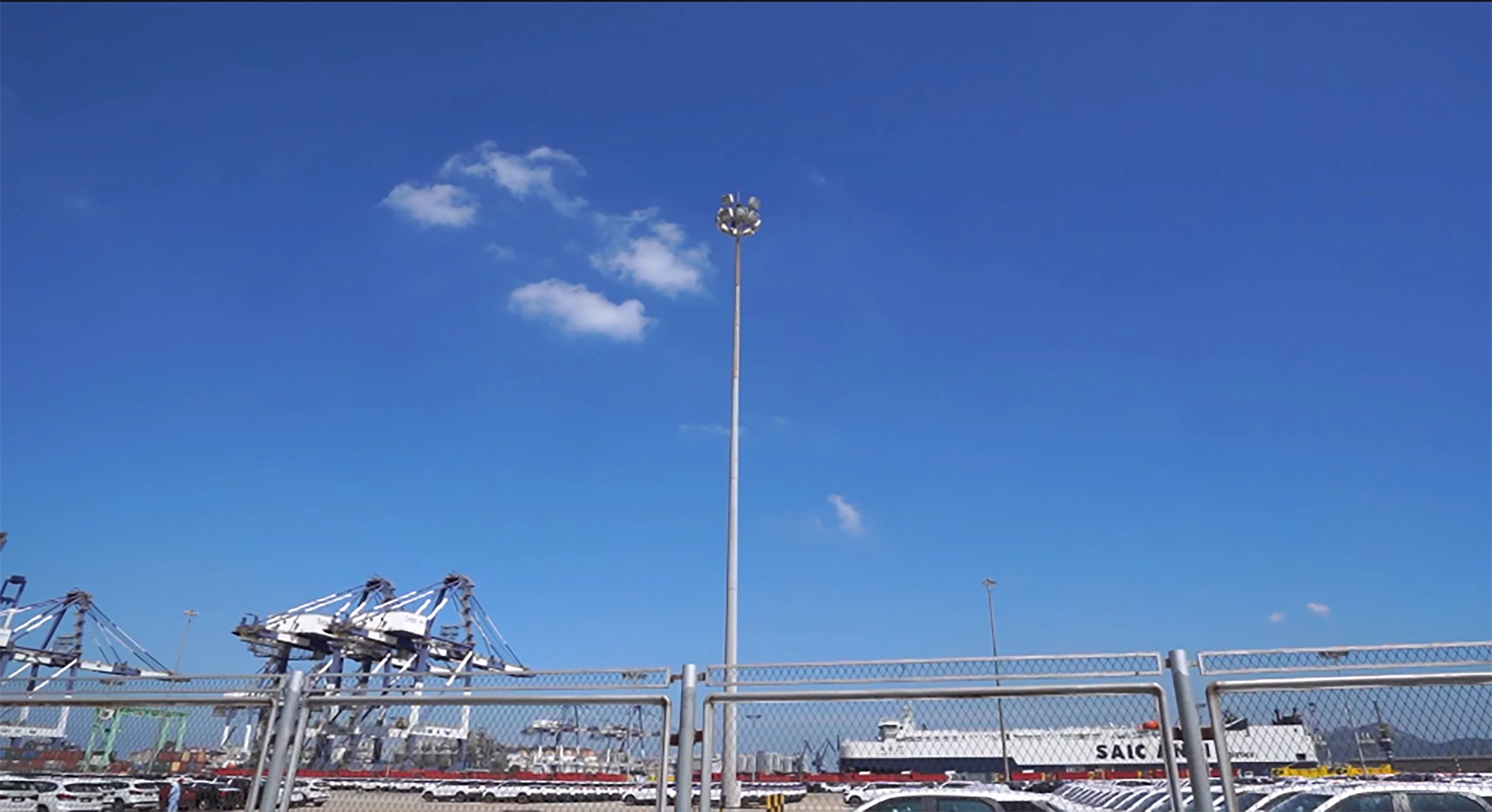Portal crane: limit protection for rail alignment