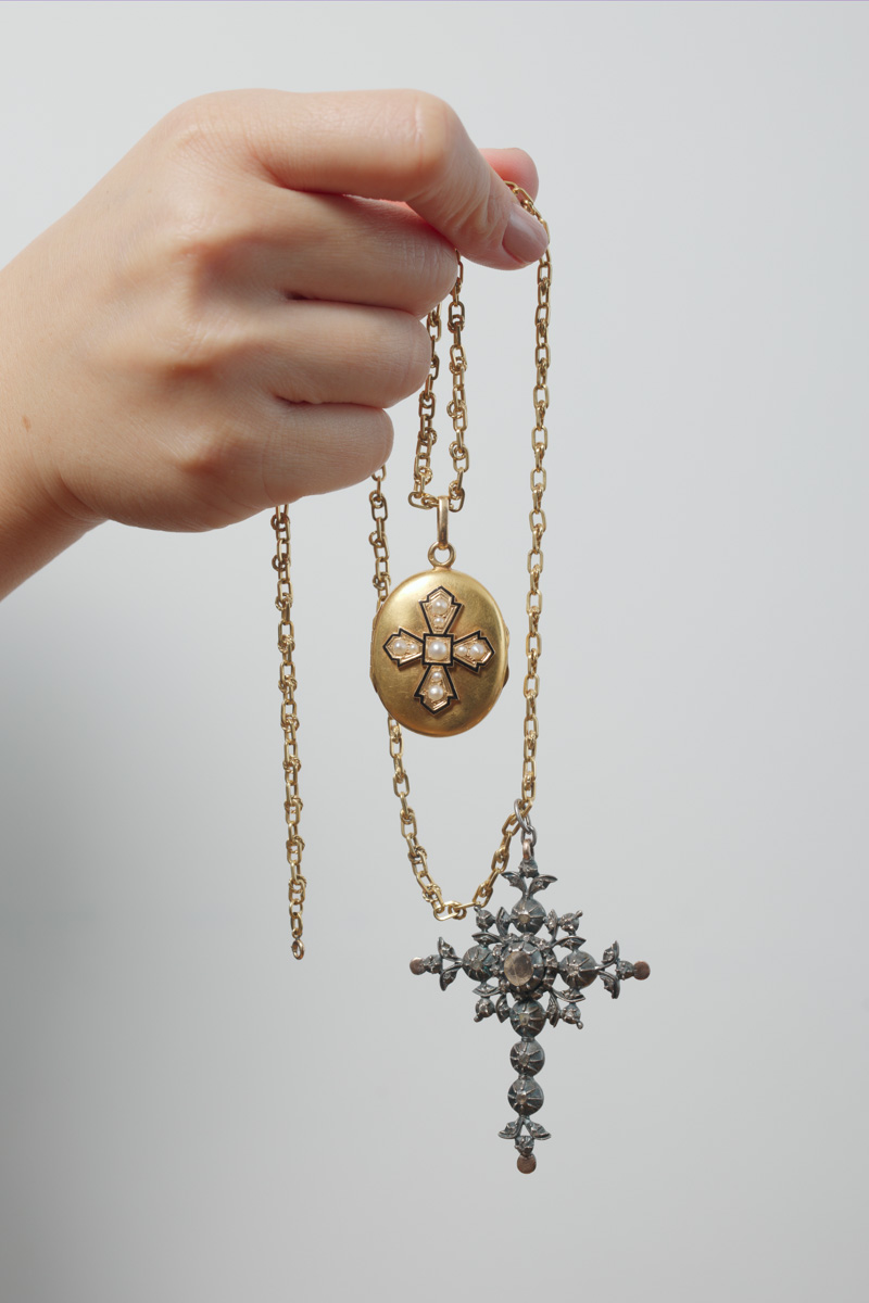 Antique Lockets: A Journey Through Time