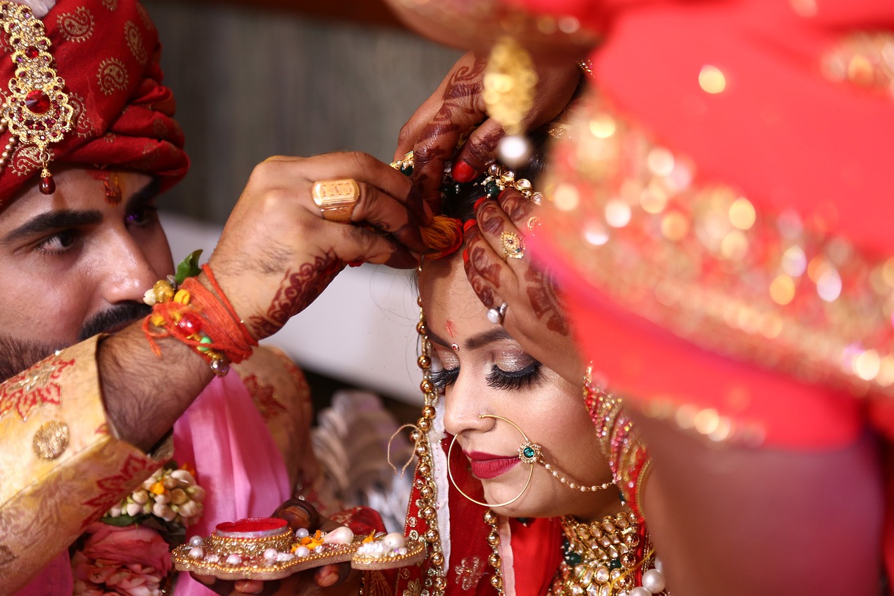 गुण मिलान और कुंडली मिलान: शादी के लिए कौन सही?