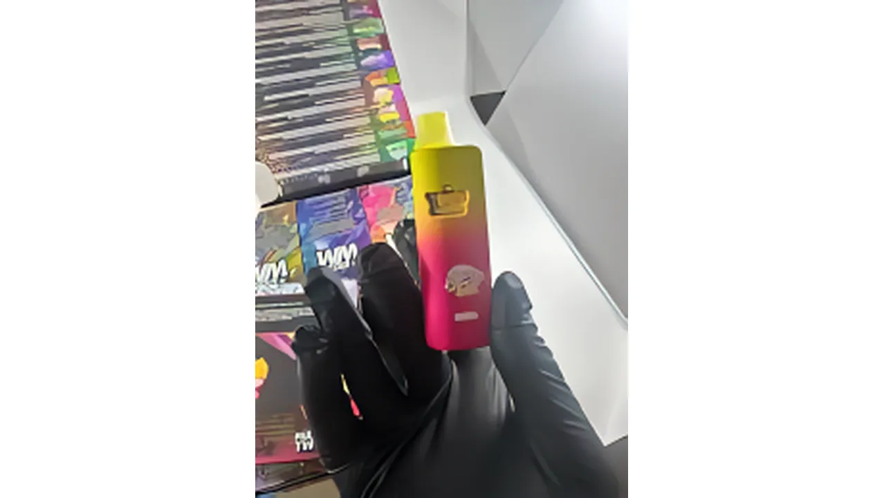 Whole Melt 2G Disposable Dual Chamber: The Perfect Vape for Smooth and Flavorful Hits 