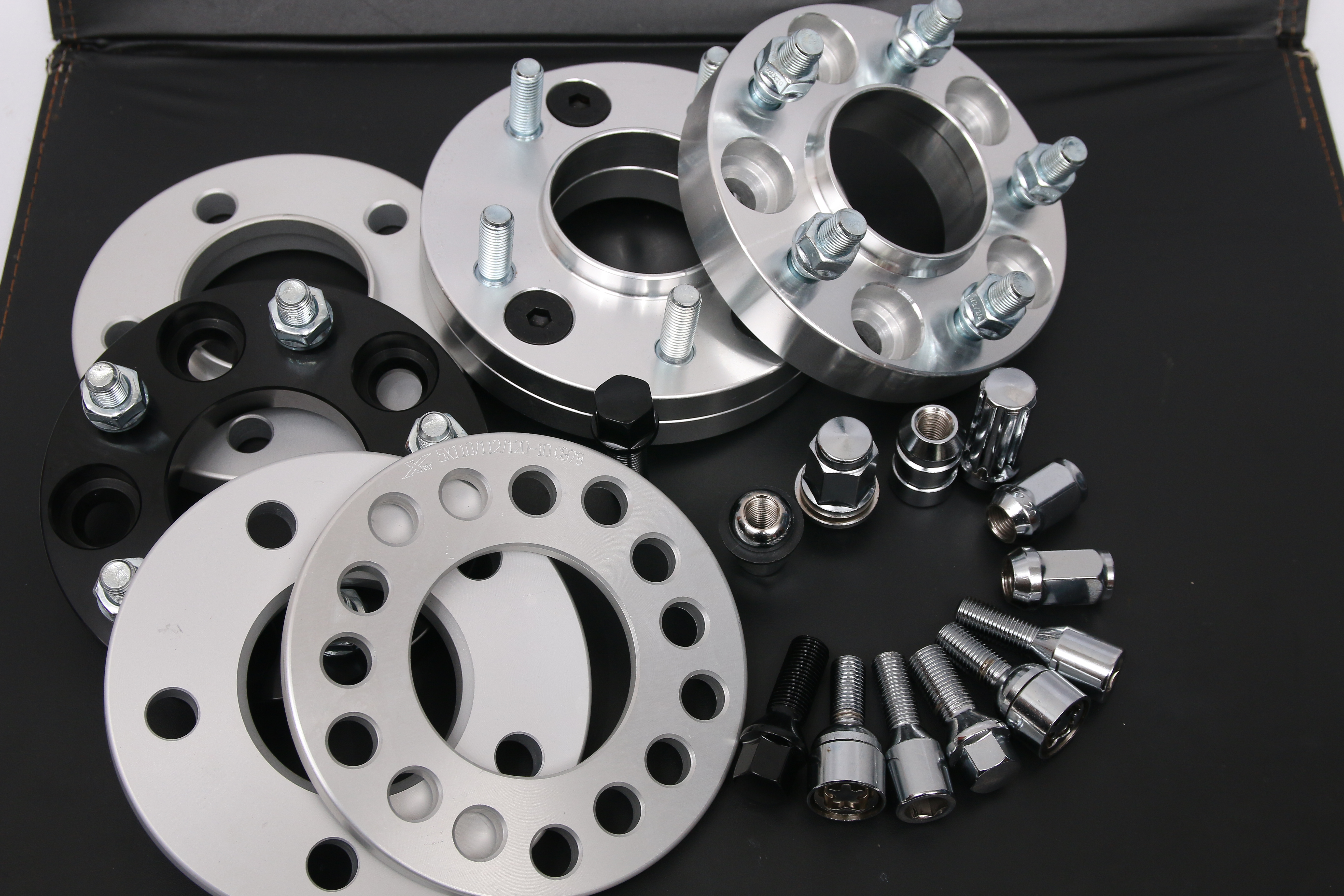 What is a spiked lug nut？