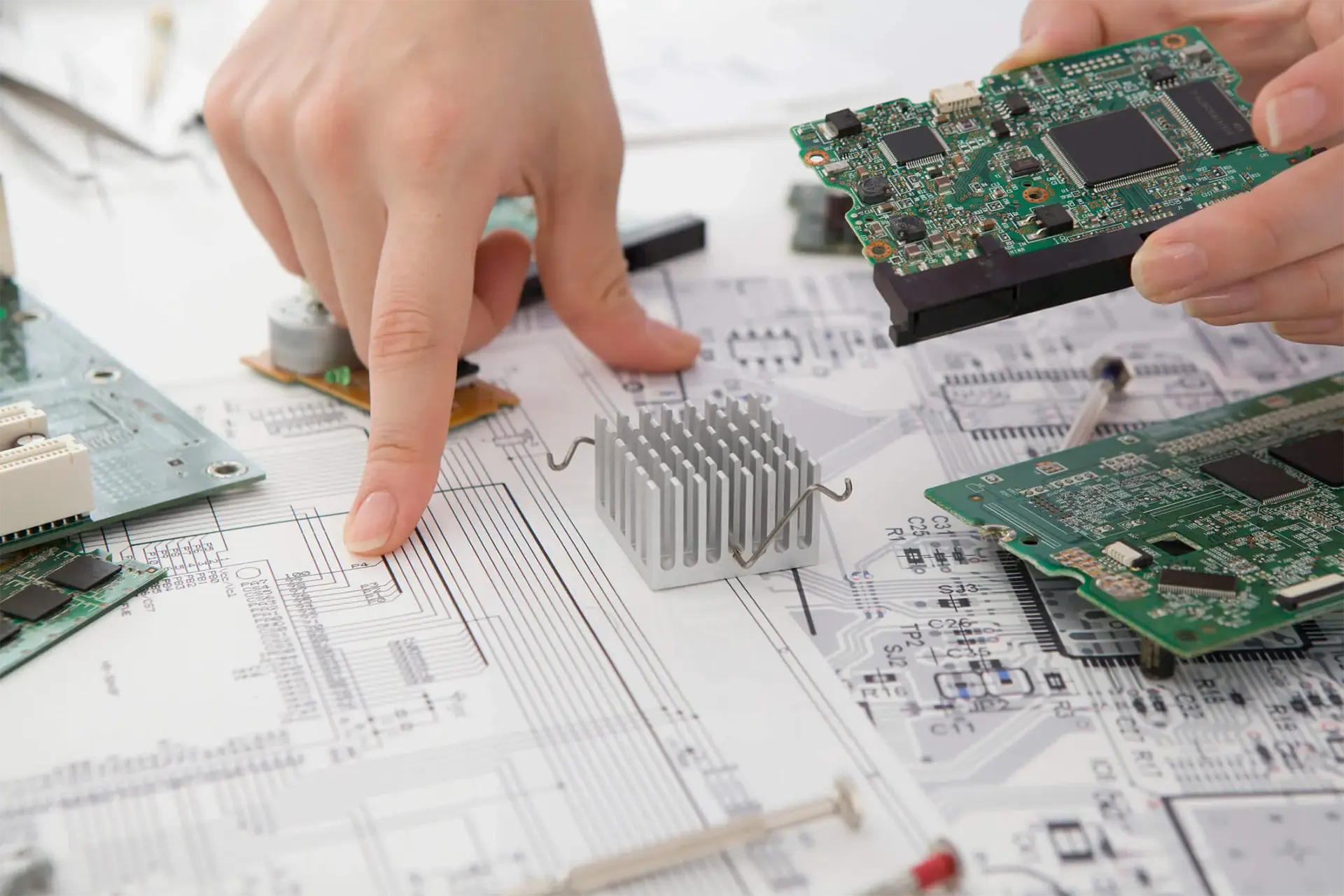 Integrated circuit design principles, methodologies, and modern applications