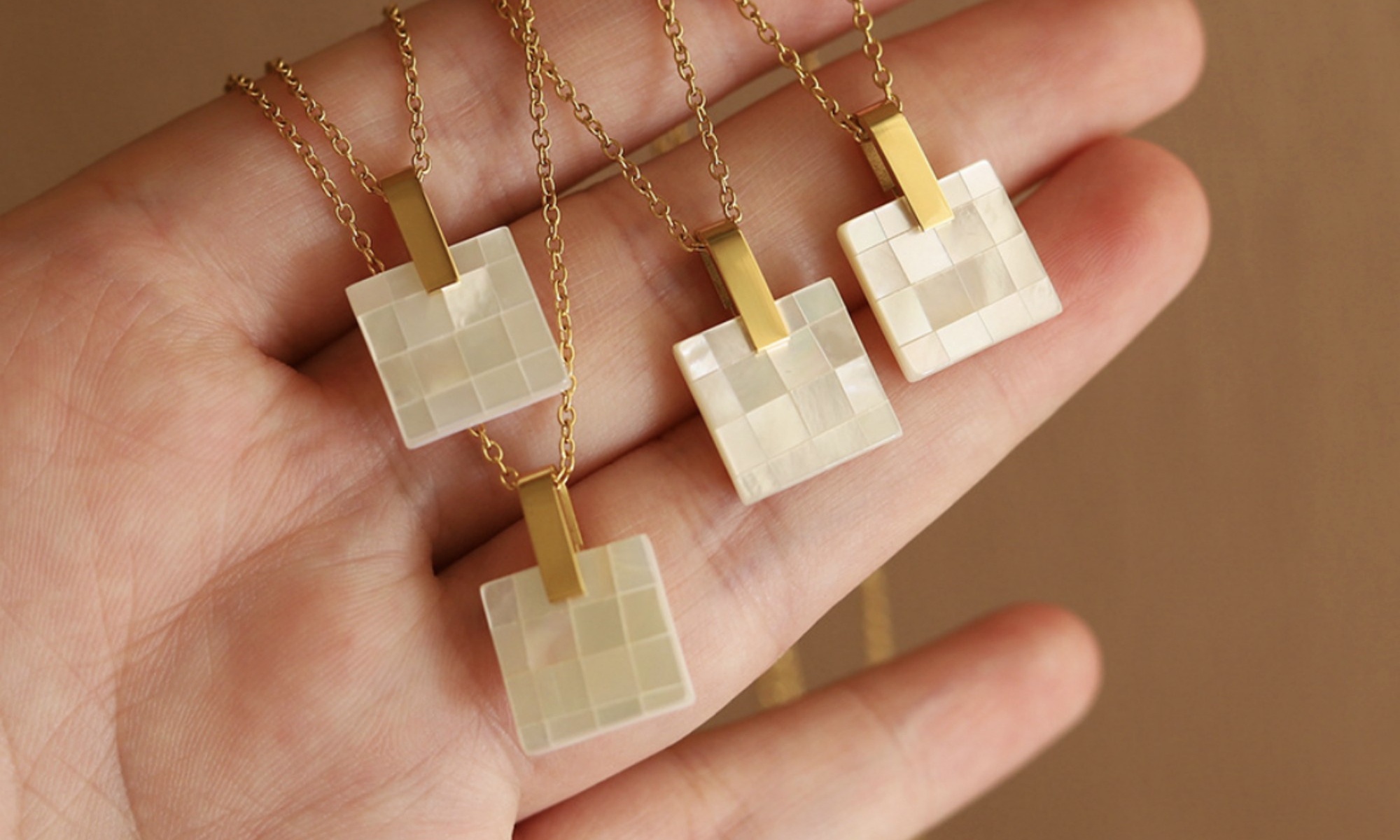 Assortir bijoux nacre été