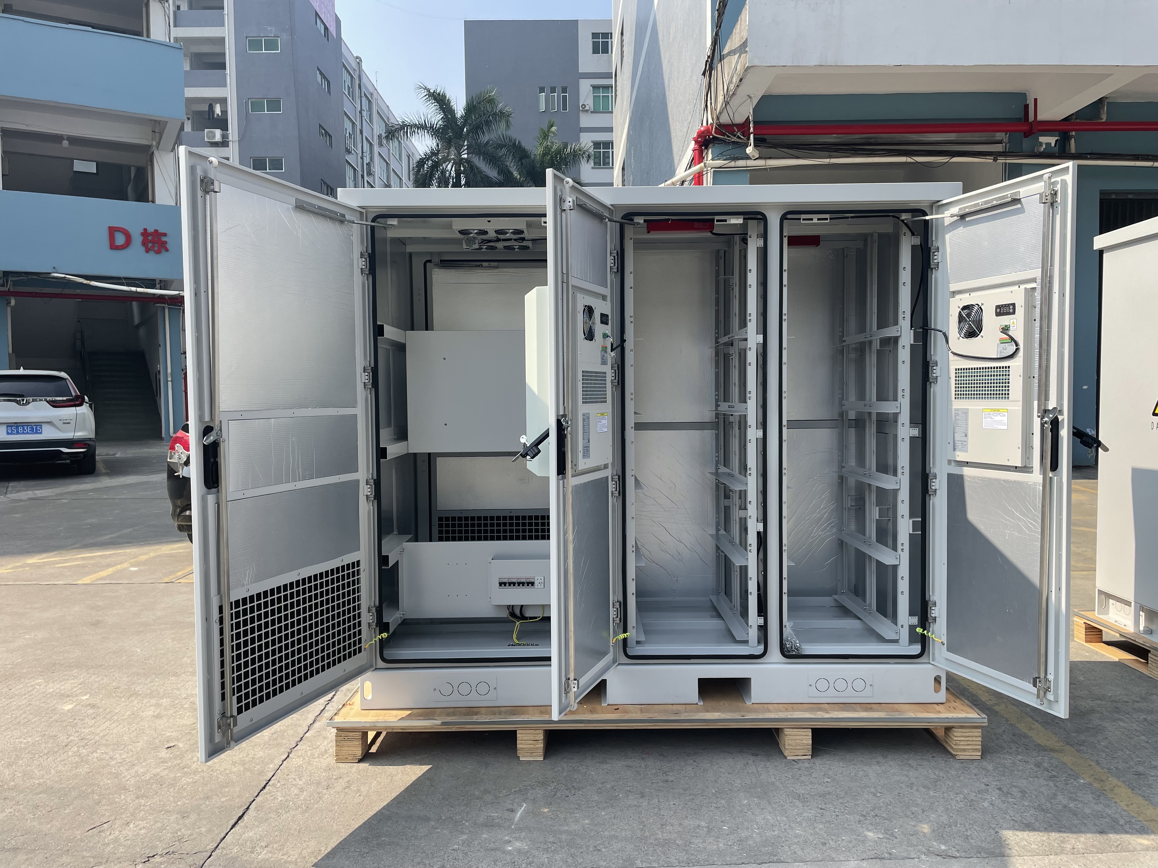 Benefits of Customizing Outdoor Communication Cabinets