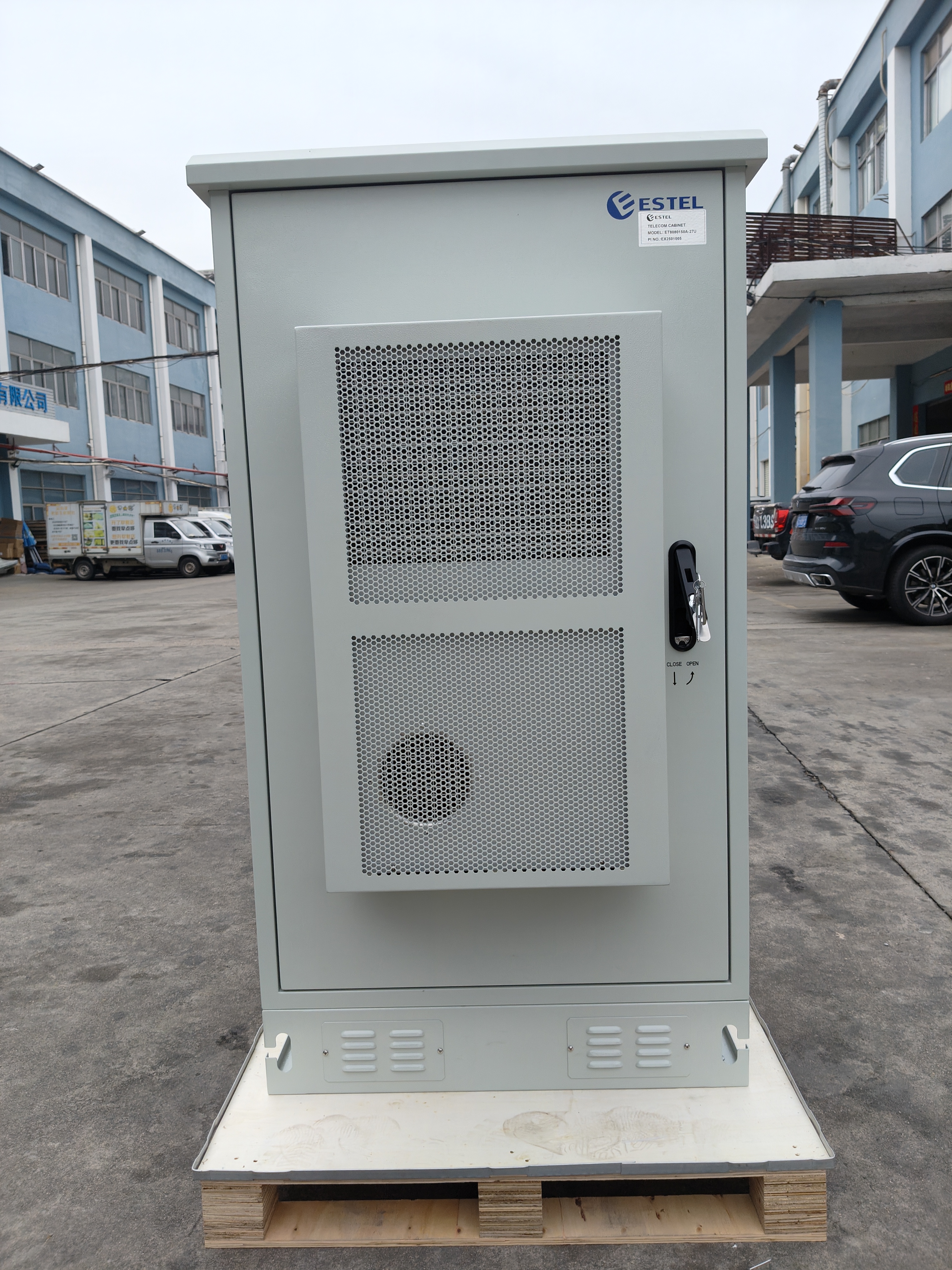 How to Select Durable Communication Cabinets for Extreme Cold Weather
