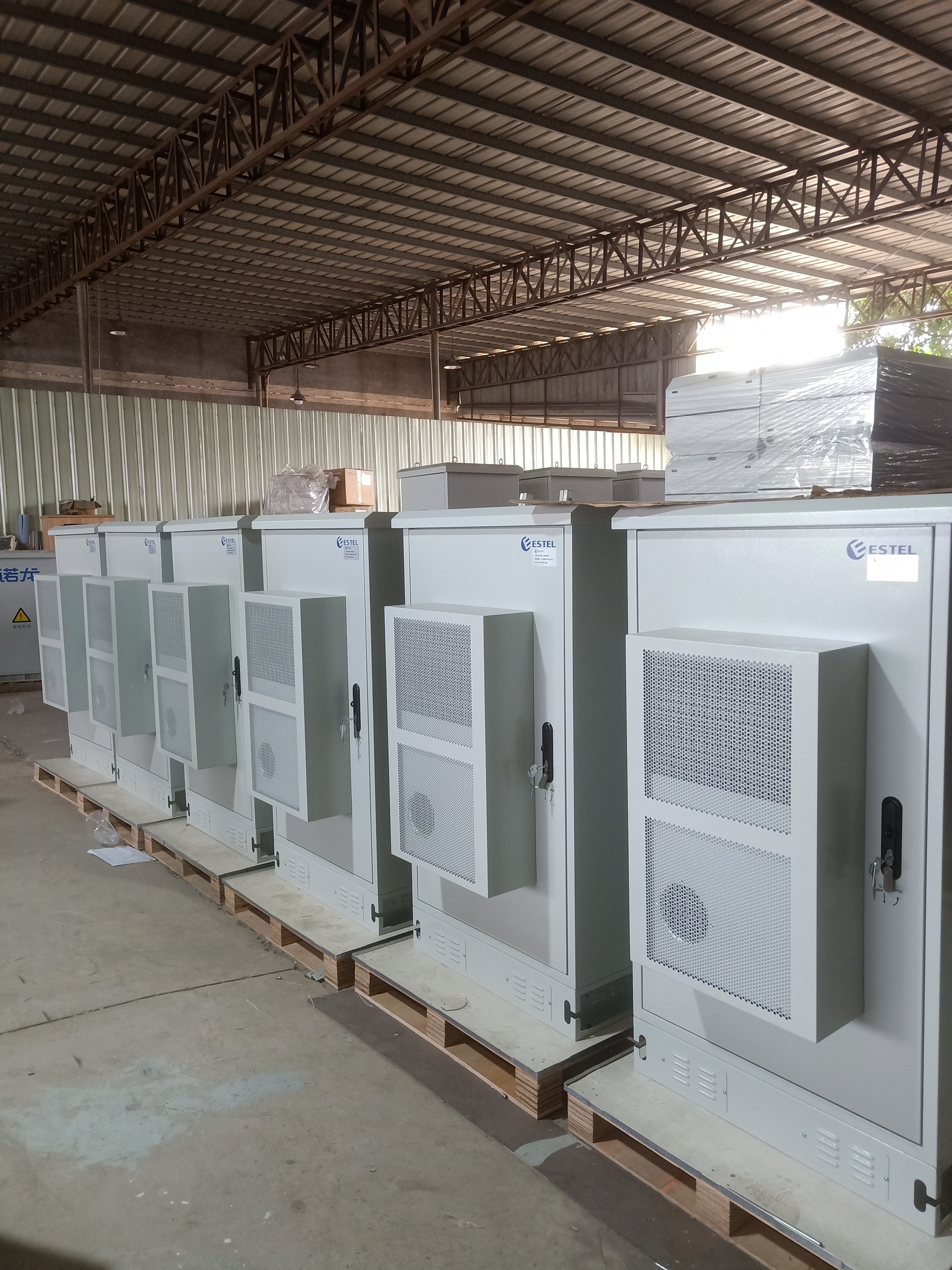 Key Features for Telecom Equipment Protection in Extreme Temperatures