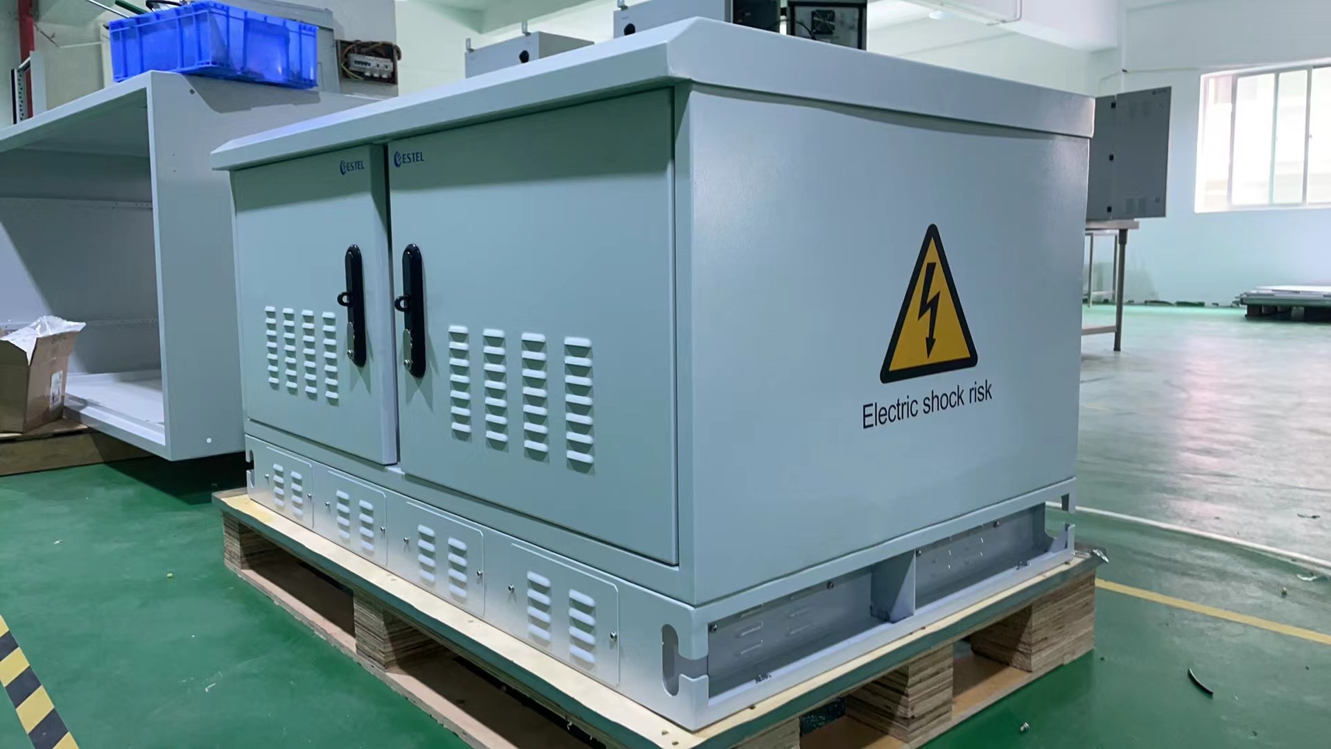 Application-Specific Features in Outdoor Telecom Enclosures