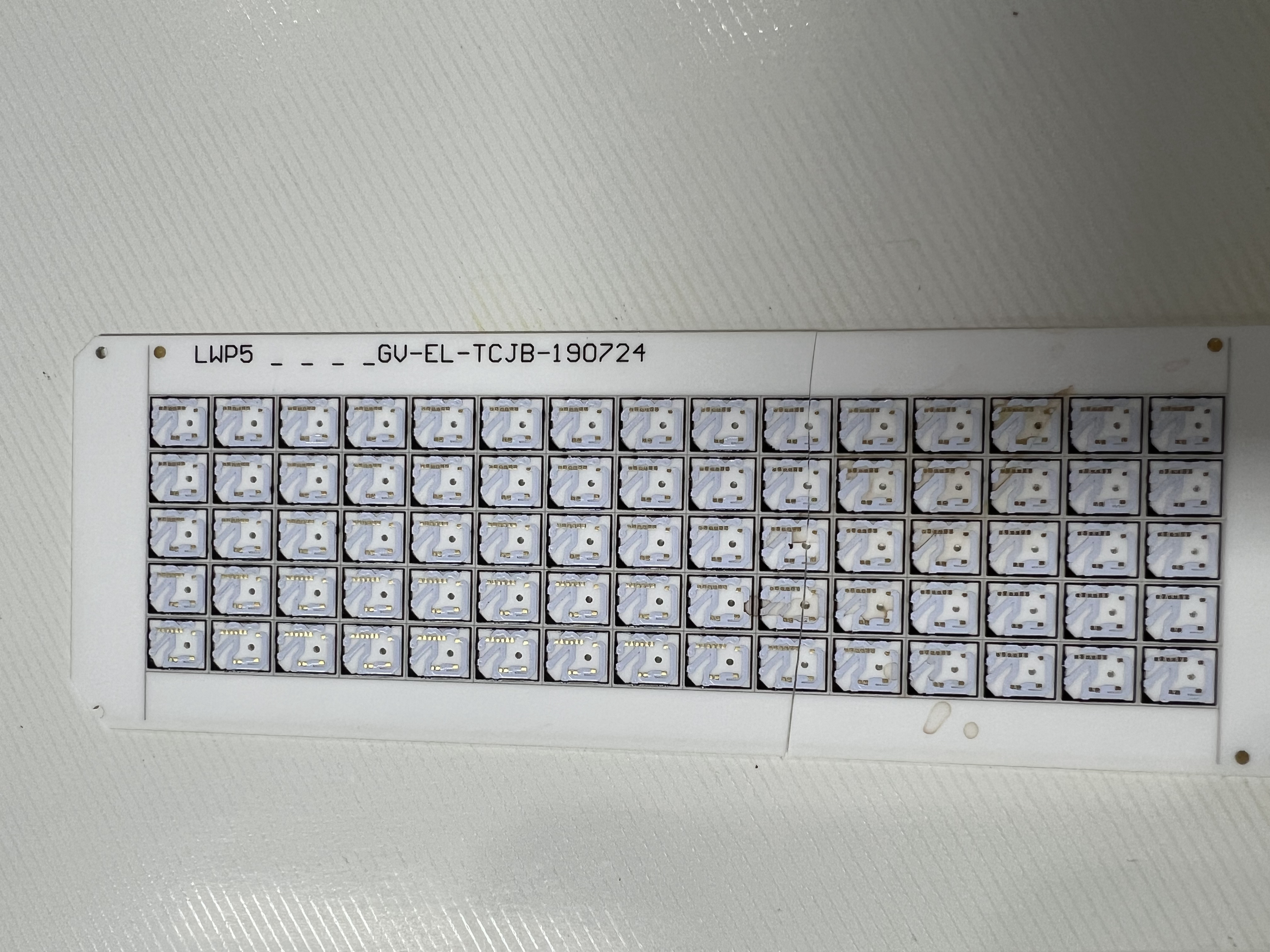 Choosing Between Ceramic and FR4 PCBs for Superior Thermal Management