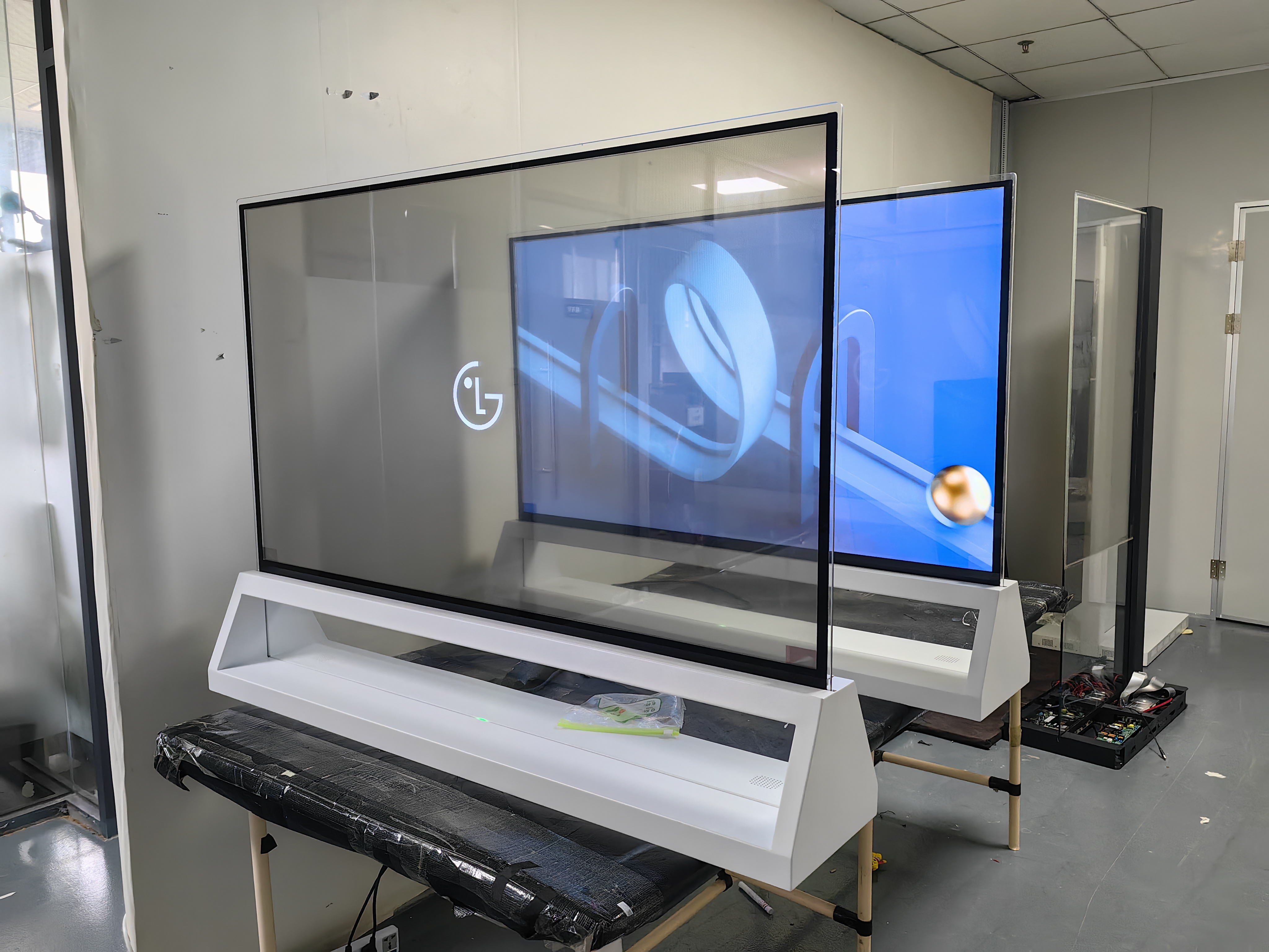 What is an OLED display and how does it work