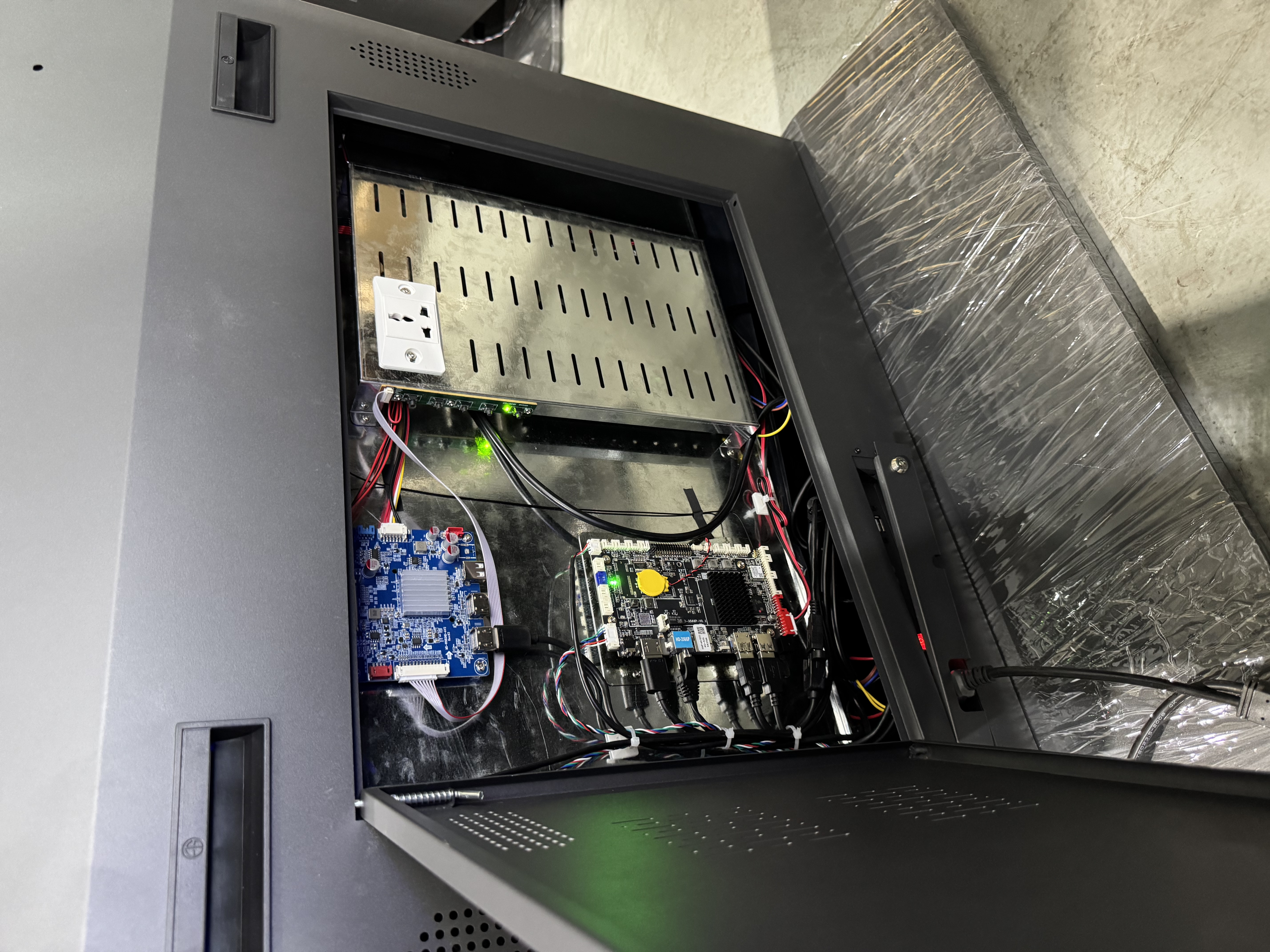 How to change a touch screen kiosk from Android OS to Windows OS