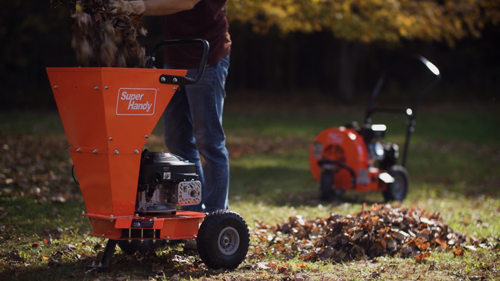 How to Mulch Leaves