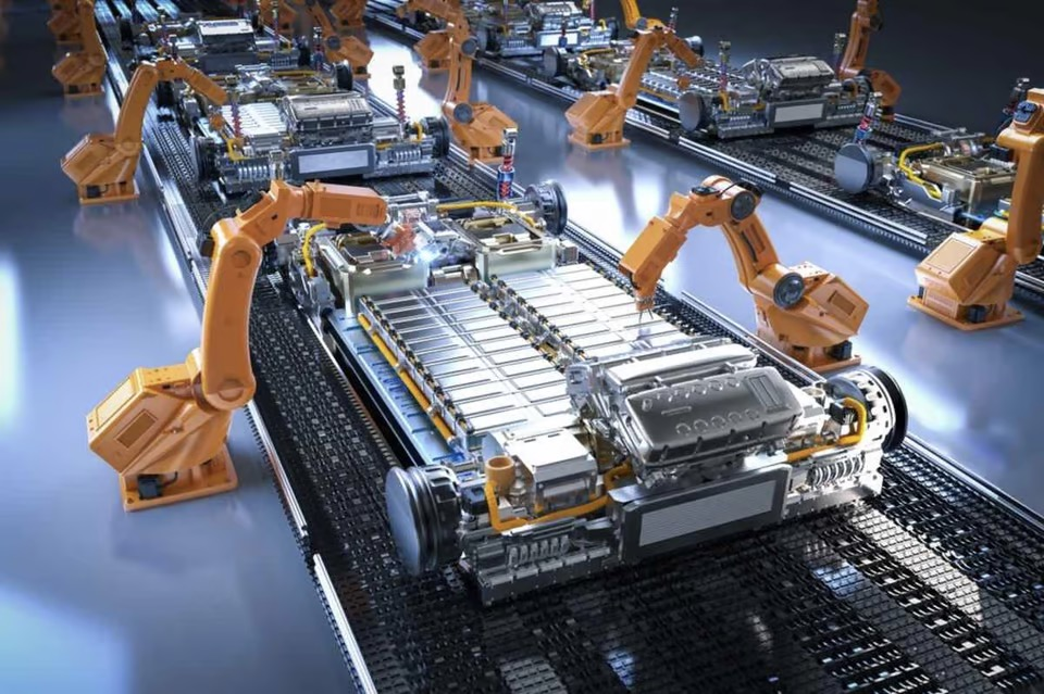 Global Electric Vehicle Battery Prices Drop, Transforming EV and Energy Storage Markets
