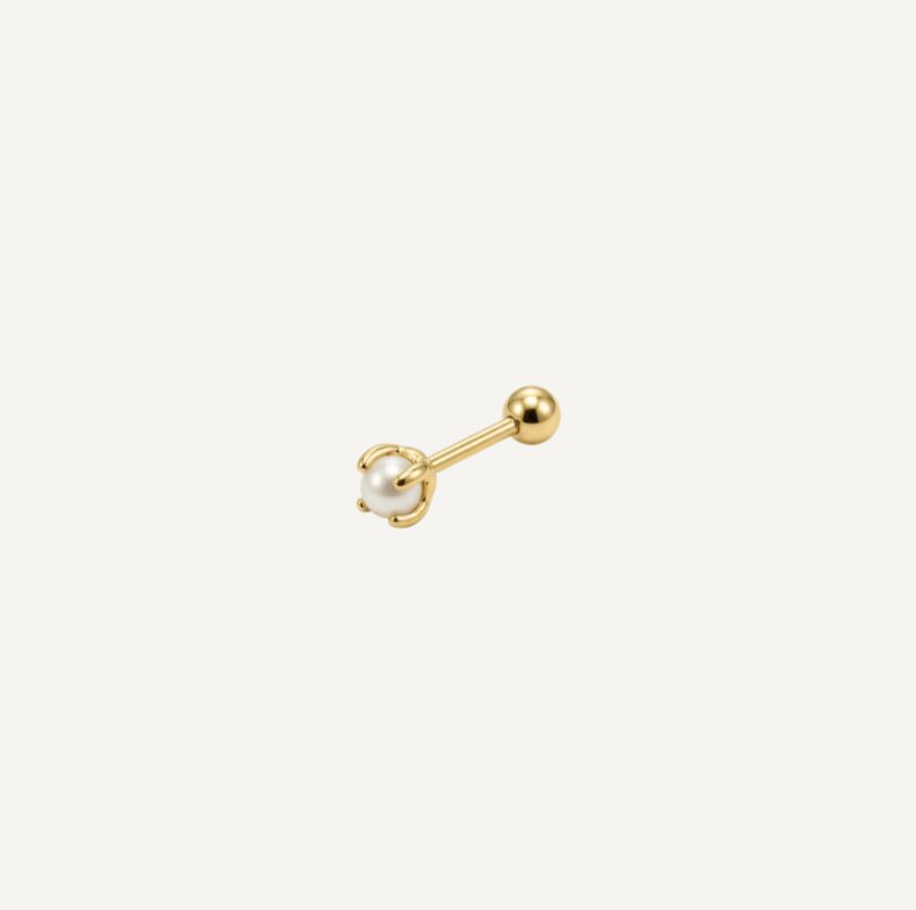 Préparatifs pour un piercing à l’oreille
