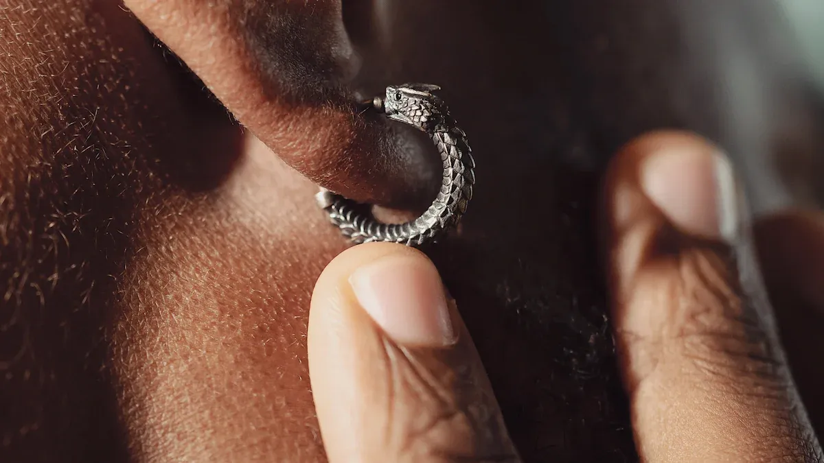 Comparaison des bijoux pour premiers piercings d'
style=