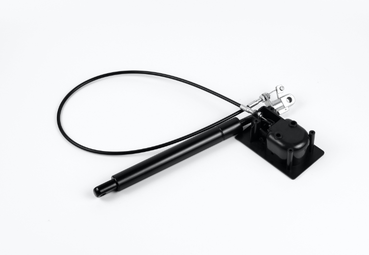 Symmetrical dual-strut mounting configuration for heavy hatches