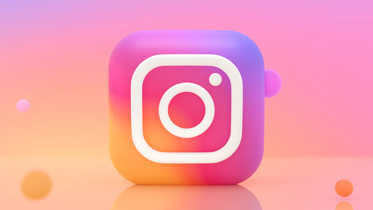 Strategic Uses of Pinned Comments on Instagram