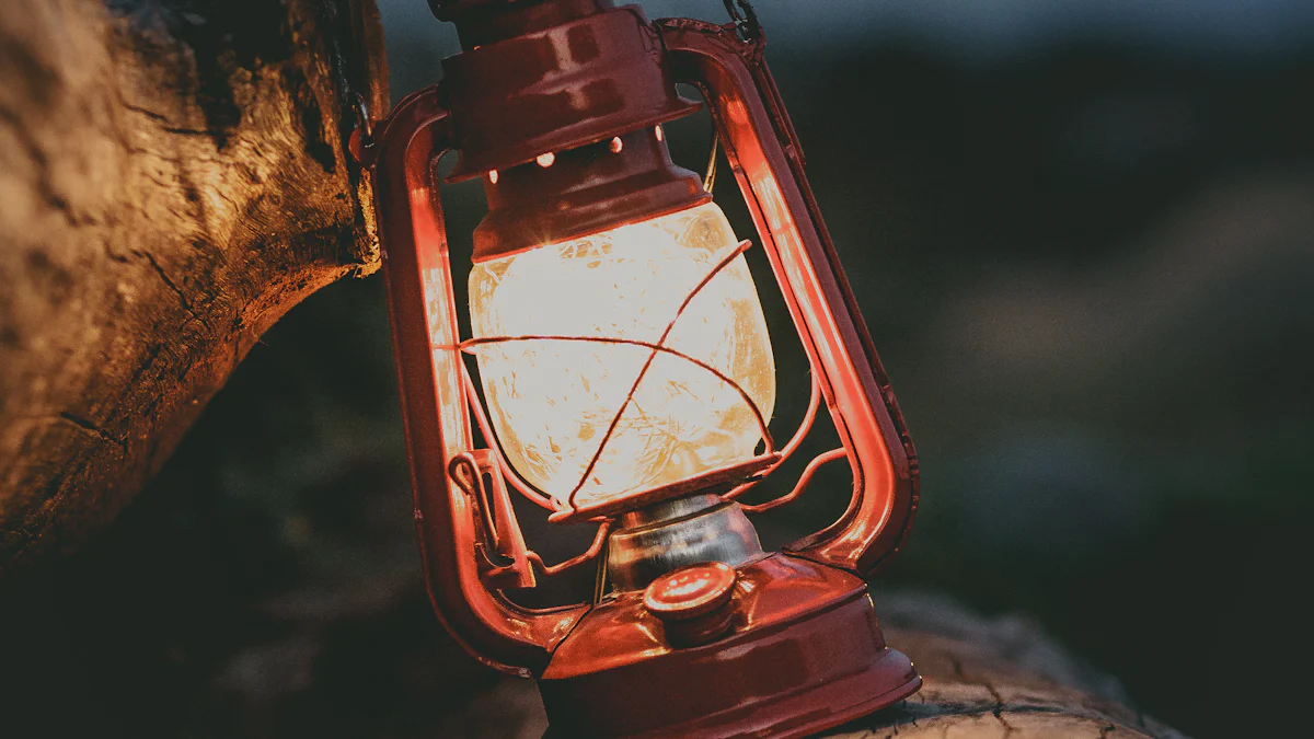 Yeyiphi eNgcono: iLanga okanye iBattery-Powered Camping Lamps?