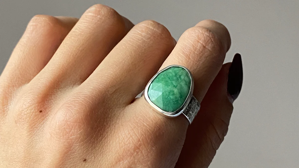 Popular Styles of Yogo Sapphire Jewelry