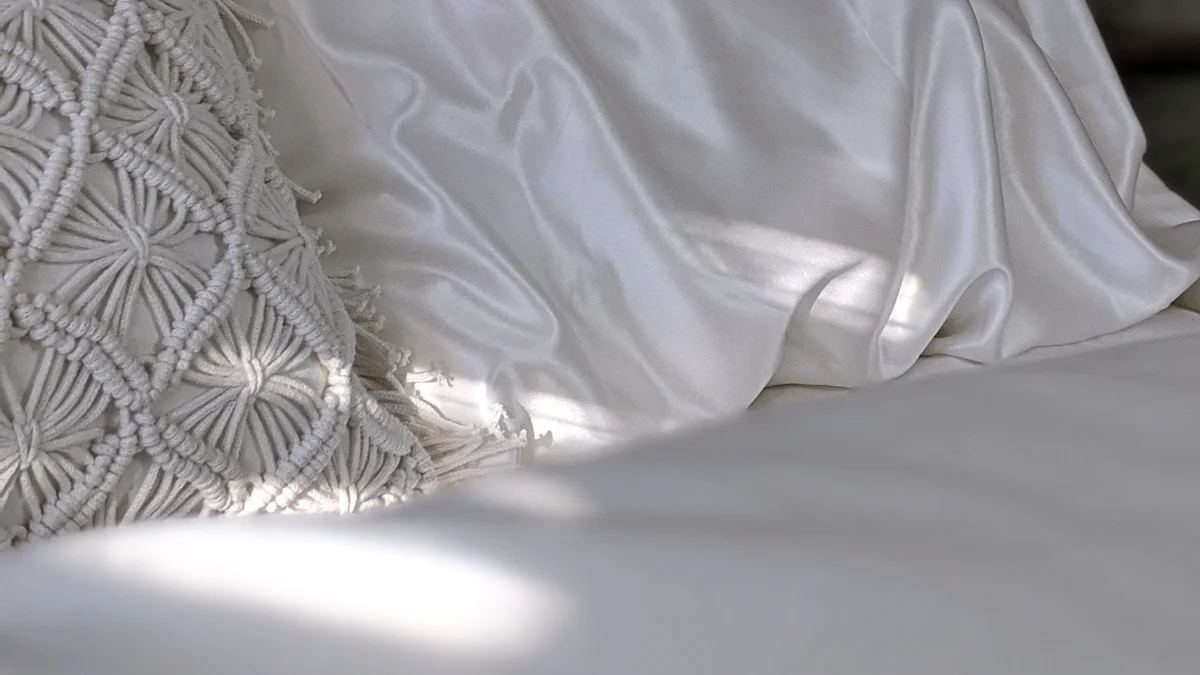 Why Silk Pillow Cases Are a Beauty Essential