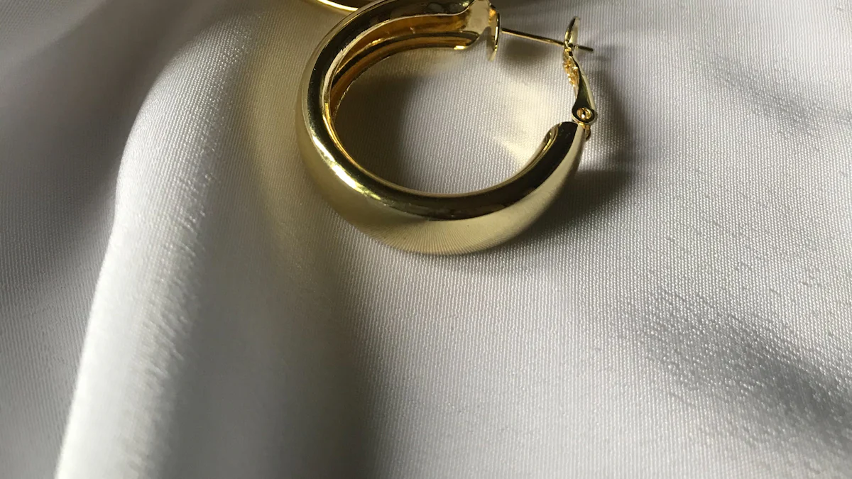 18k Gold Earrings Hoops: A Shopper