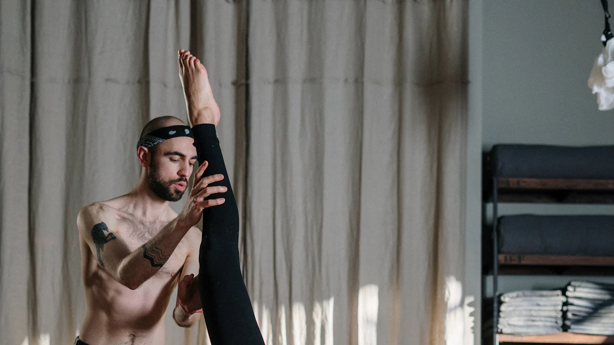 Как правильно выполнять позу полумесяца в йоге