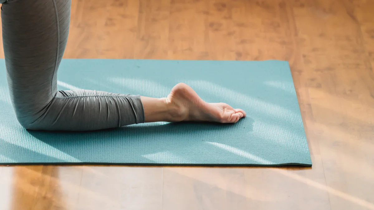 Как выполнять йогу в самолете для расслабления