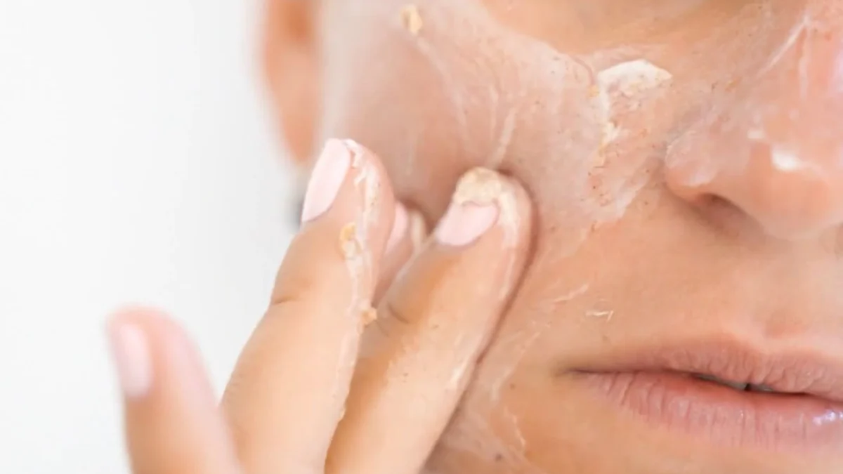 How Polyethylene Glycol Works to Enhance Skin Moisture