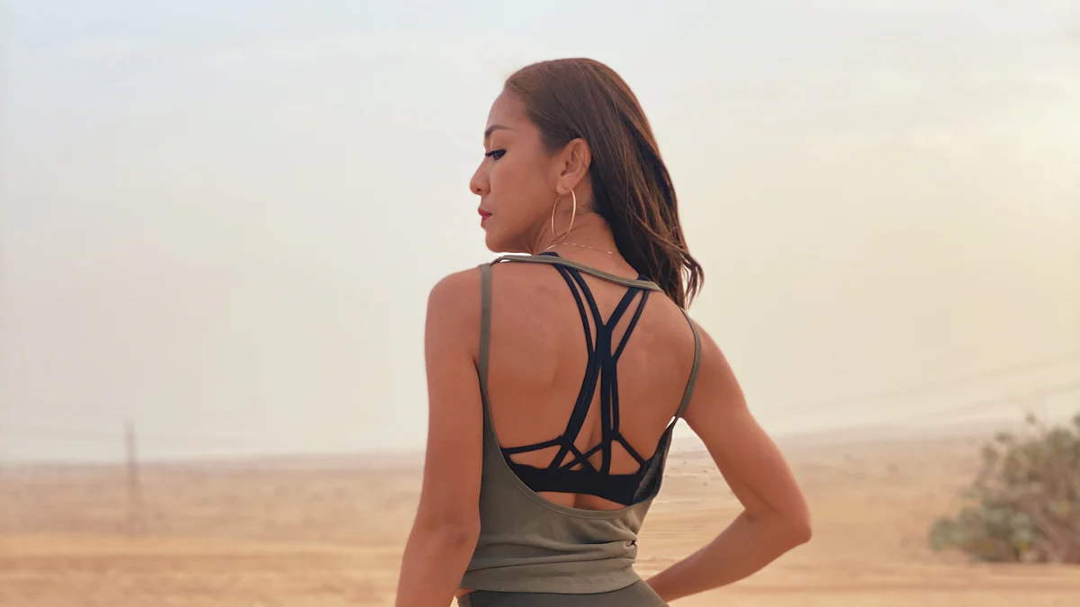 Гал Гадот и стильные йога-брюки