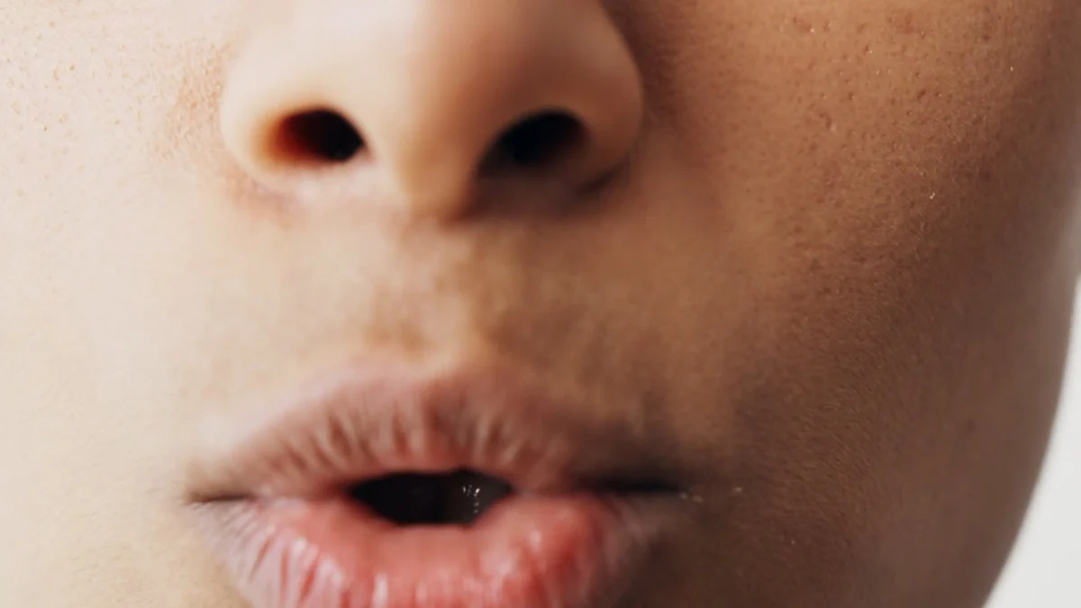 Einsteigerfreundliche Gesichtsyoga-Übungen für strahlende Haut