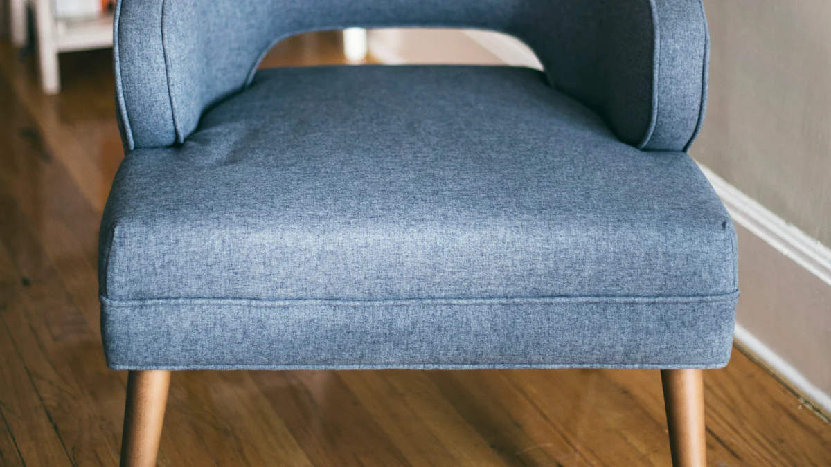 Mid-Century Chairs or Modern Chairs: Which Fits Your Living Room?