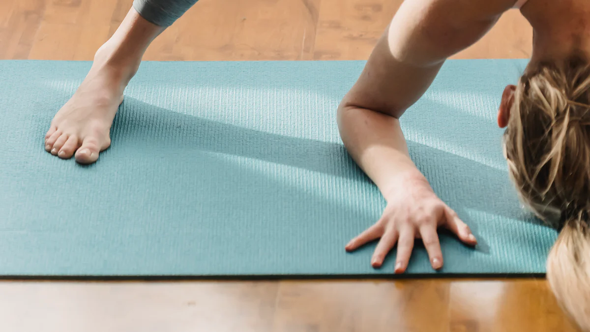 Las 10 posturas de yoga que todo principiante debe conocer