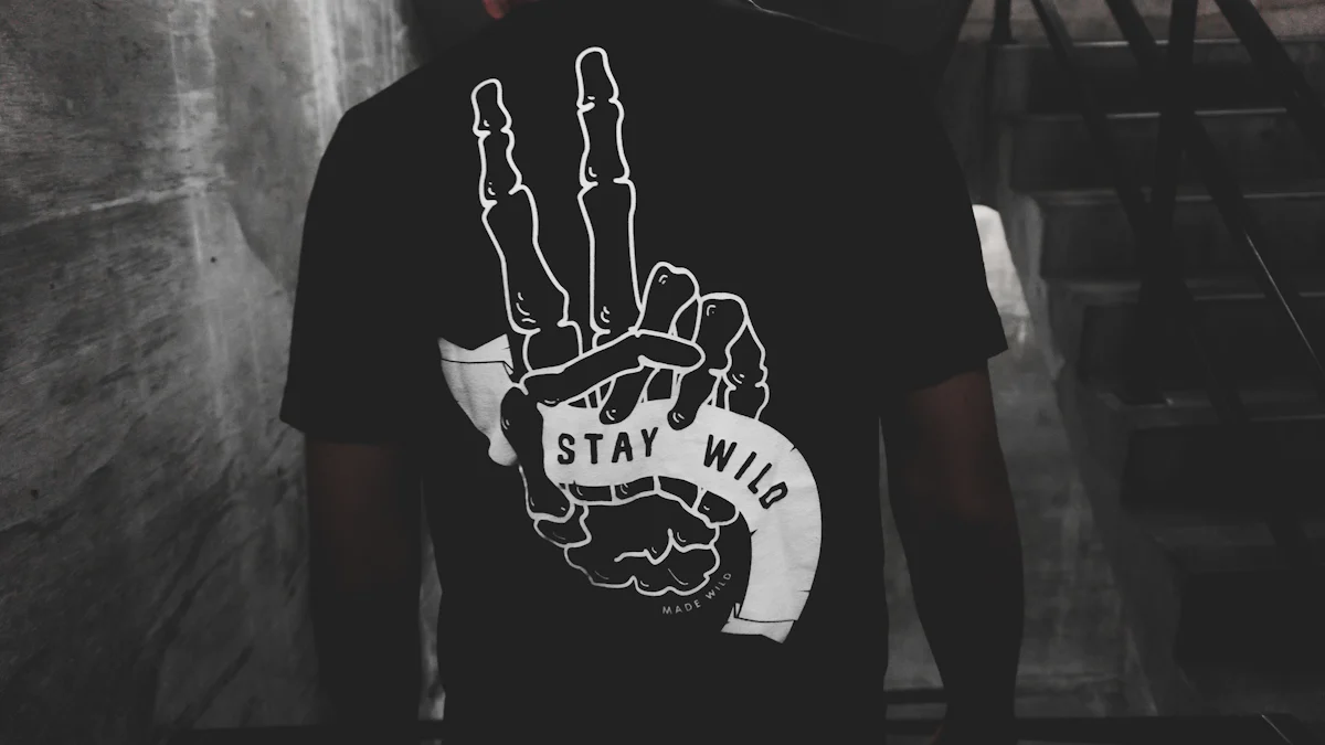 Comparaison des T-shirts de Yoga : Hommes vs Femmes