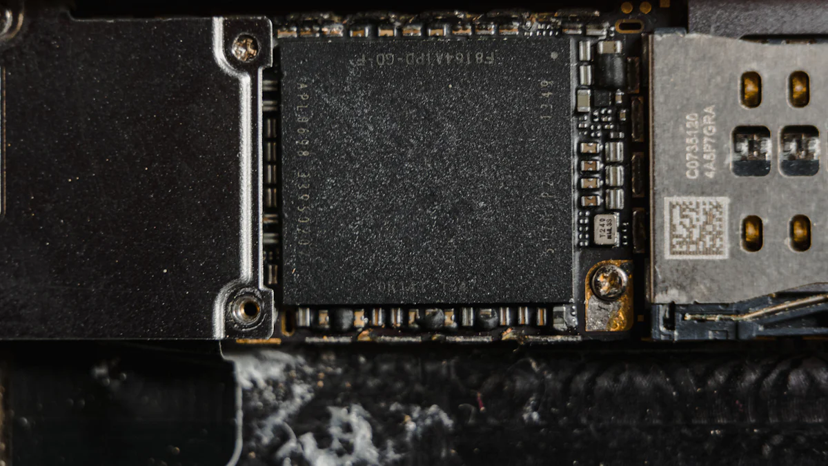 Key Features of the MCP6004T-I/ST