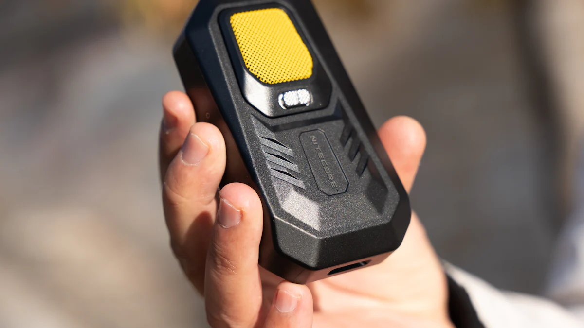 Illumina a vostra strada cù una luce di travagliu COB Rechargeable Keychain