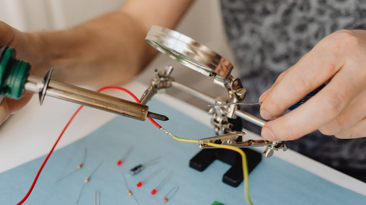Essential Features of the Welding Third Hand Tool